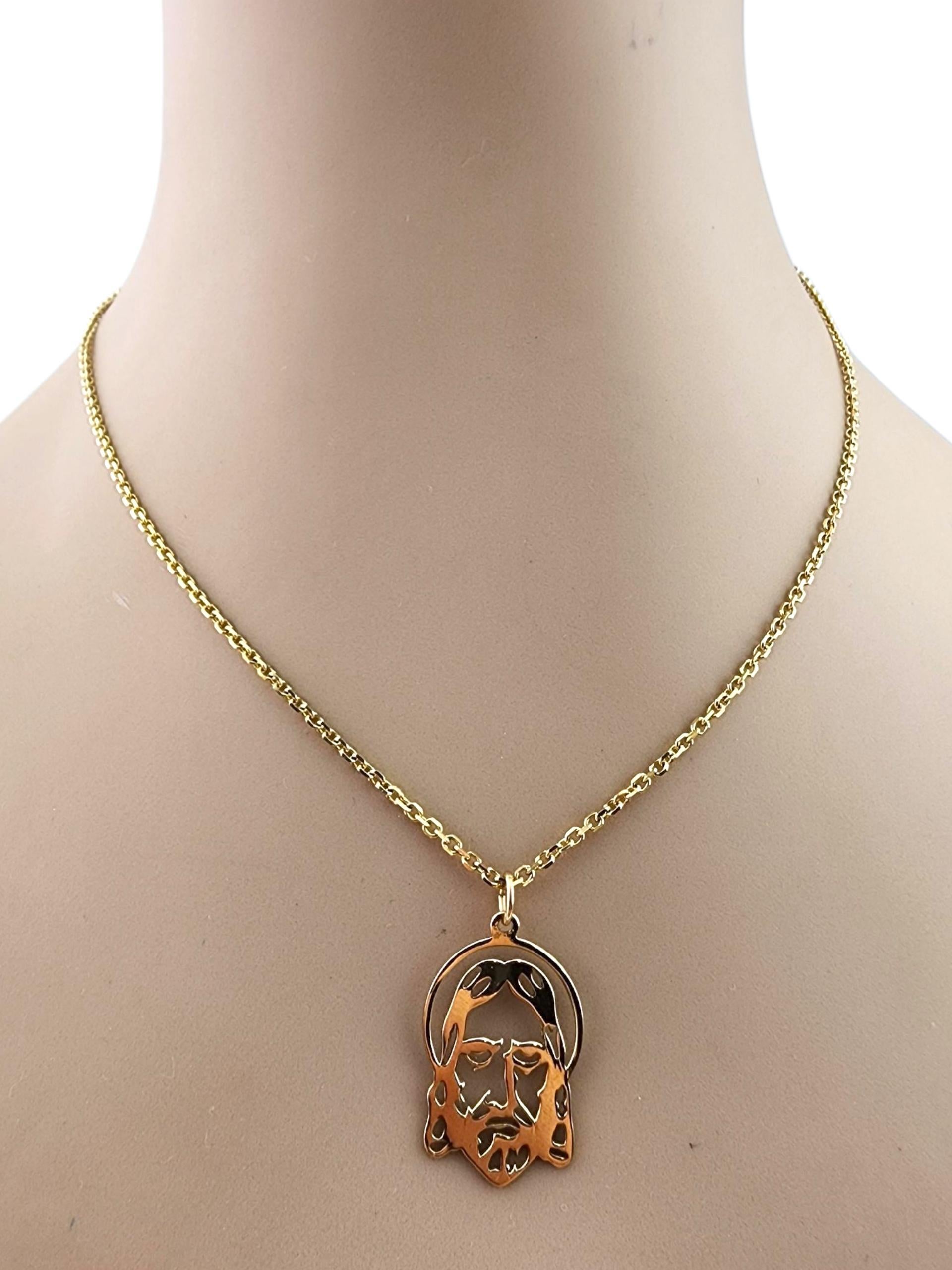 Ciondolo con testa di Gesù Cristo in oro giallo 14 carati #23035 in vendita 4