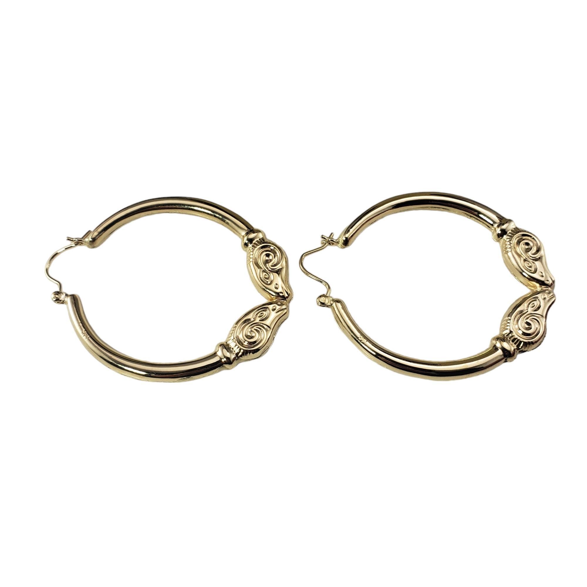 14 Karat Yellow Gold Kissing Ram Hoop Earrings-

These lovely kissing ram hoop earrings are crafted in beautifully detailed 14K yellow gold. 

Width: 4 mm.

Size: 47 mm x 37 mm

Stamped: 14K CN

Weight: 3.6 dwt./ 5.6 gr.

Very good condition,