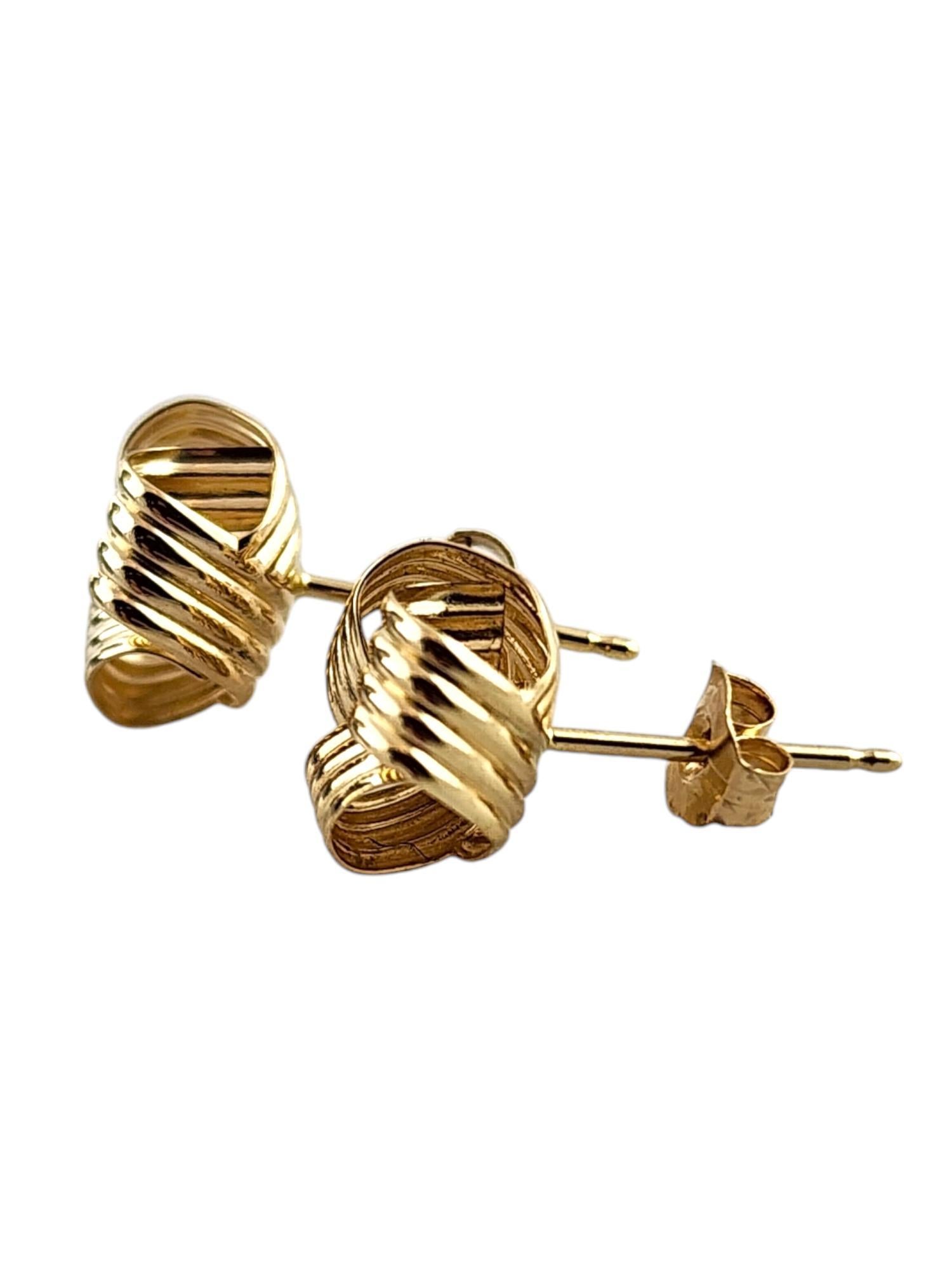 14 Karat Gelbgold Knoten-Ohrstecker #19190 im Zustand „Gut“ im Angebot in Washington Depot, CT