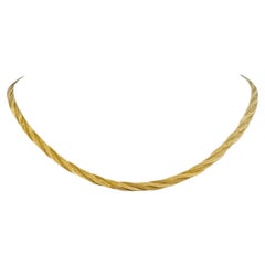 14 Karat Yellow Gold Ladies Braided Herringbone Link Necklace Italy