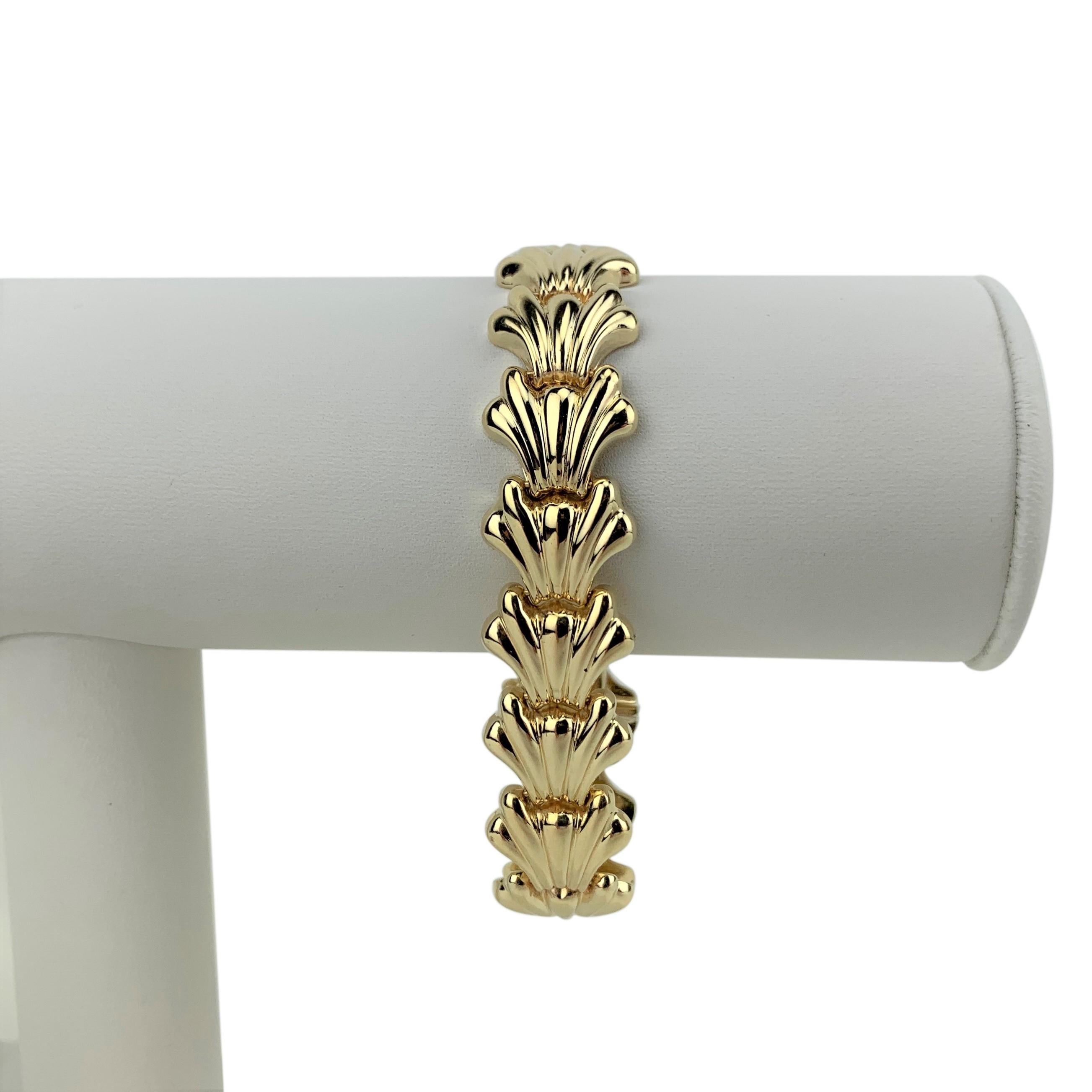 14 Karat Yellow Gold Ladies Fancy Shell Design Link Bracelet In Good Condition In Guilford, CT