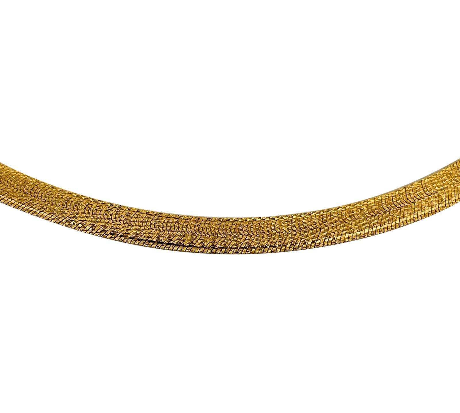 14 Karat Yellow Gold Ladies Fancy Textured Herringbone Necklace Italy In Good Condition In Guilford, CT