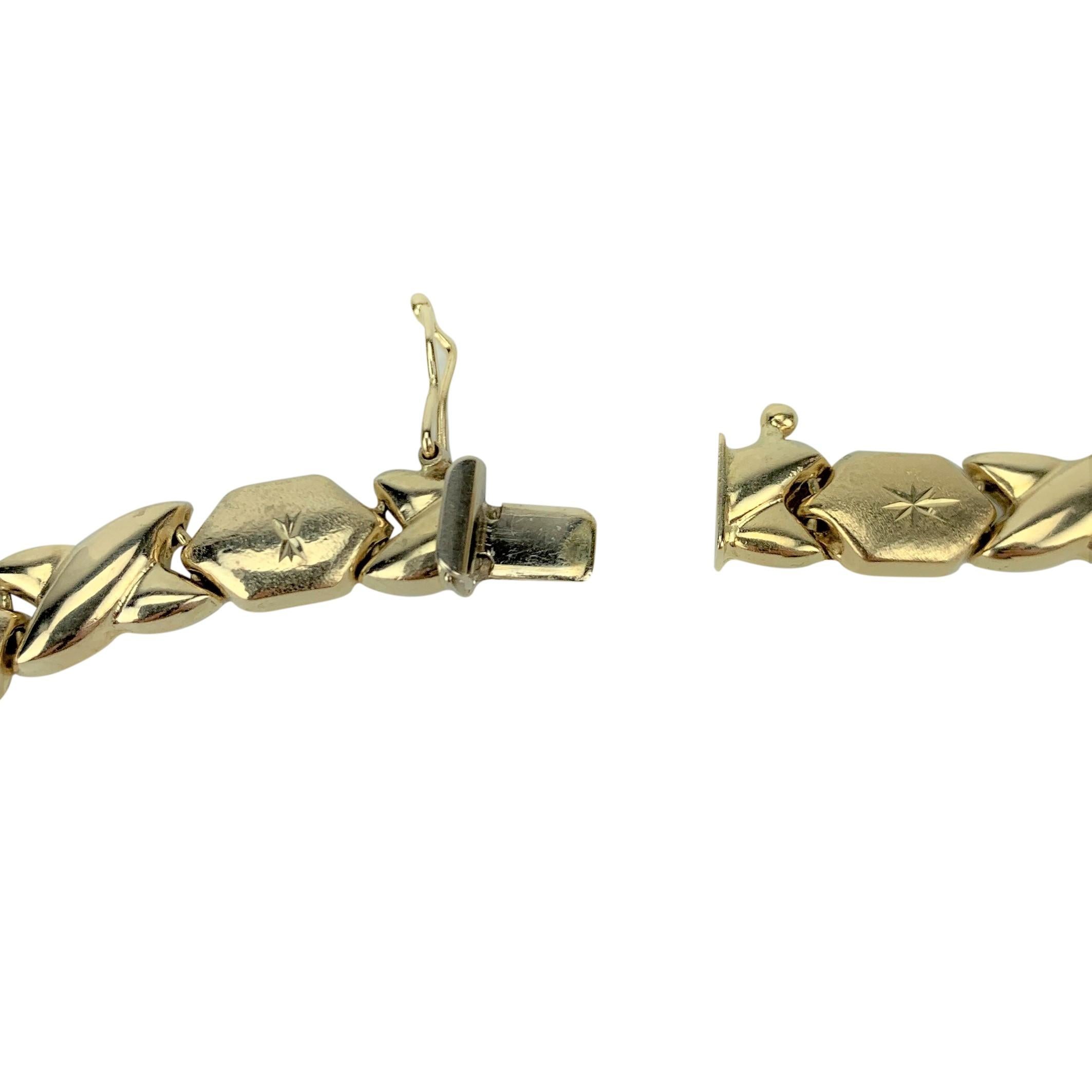 14 Karat Yellow Gold Ladies Hugs and Kisses XO Link Necklace In Good Condition In Guilford, CT