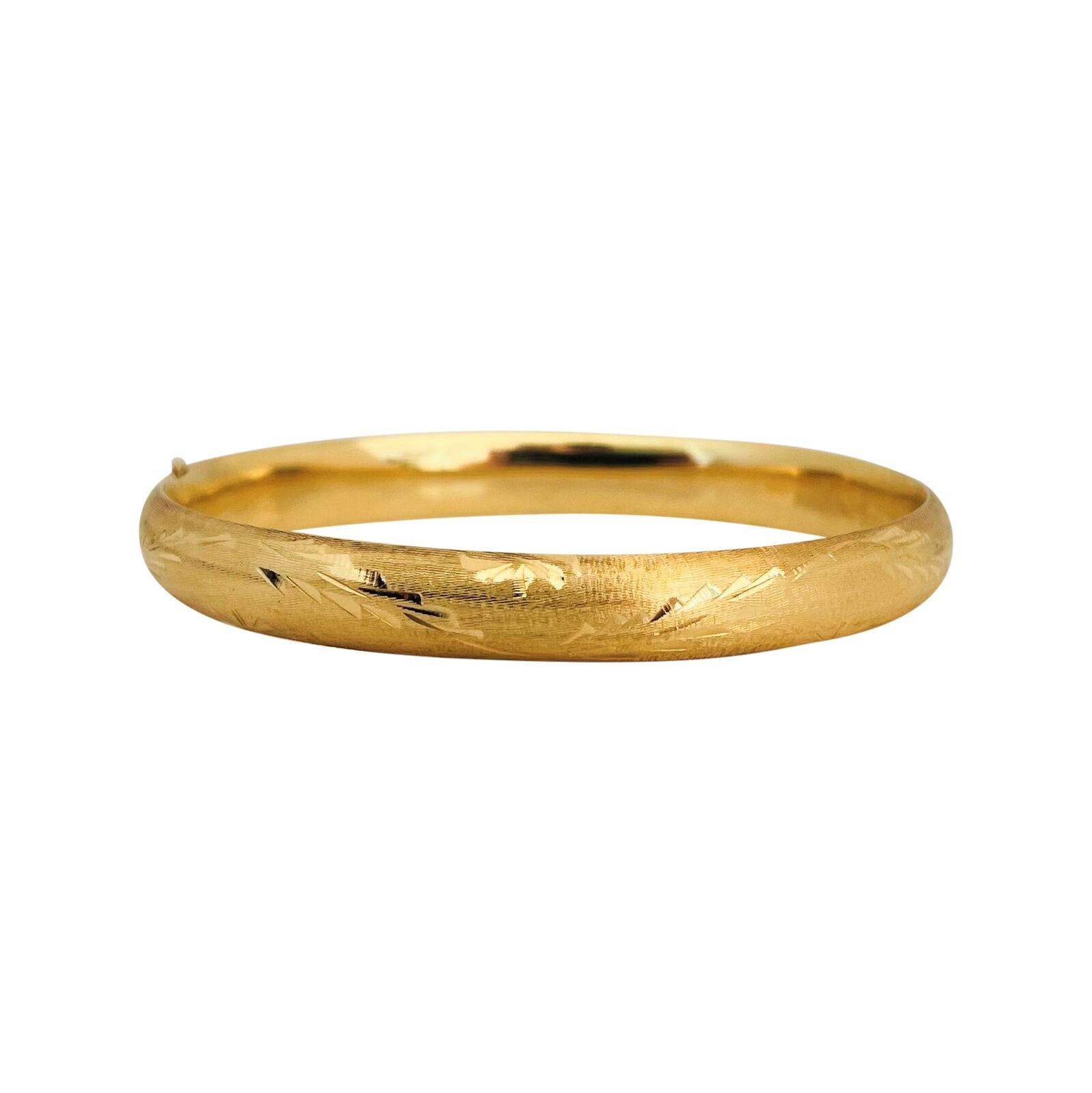 14 Karat Yellow Gold Ladies Satin Finish Floral Bangle Bracelet In Good Condition In Guilford, CT