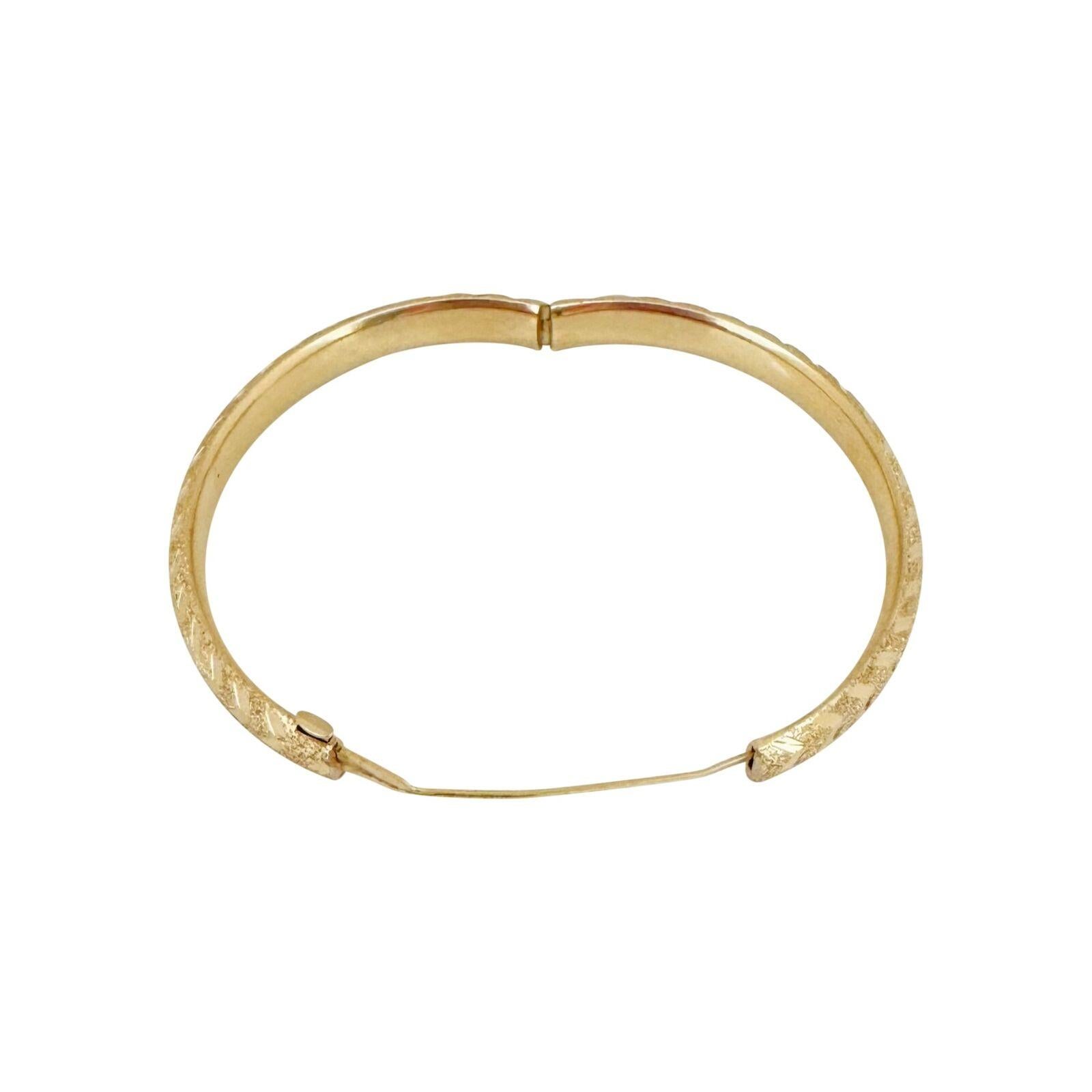 14 Karat Yellow Gold Ladies Sparkling Textured Fancy Bangle Bracelet In Good Condition In Guilford, CT