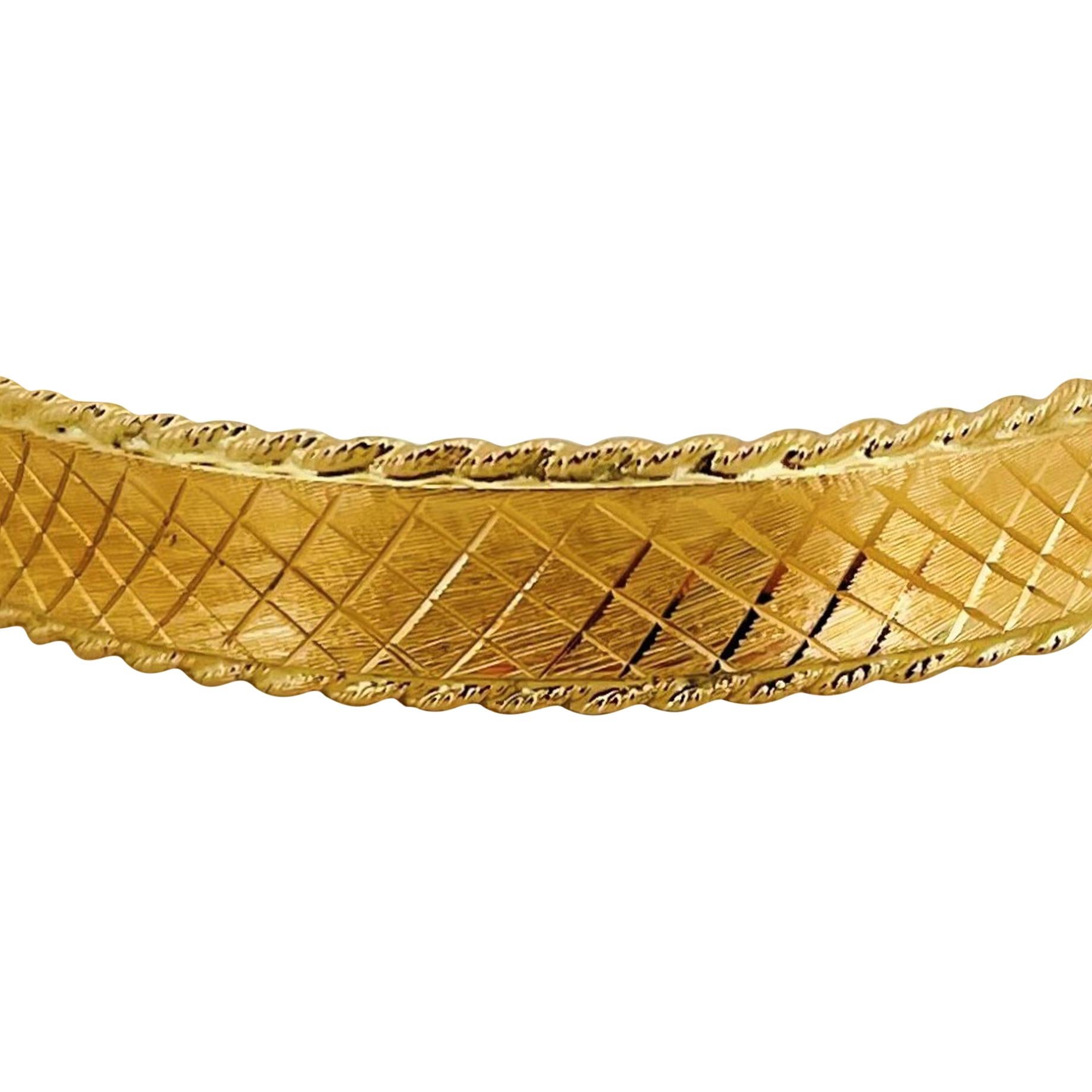 14 Karat Yellow Gold Ladies Vintage Fancy Design Bangle Bracelet In Good Condition In Guilford, CT