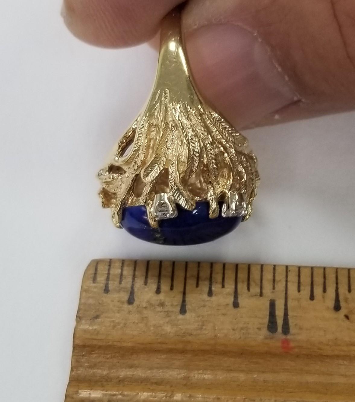 14 Karat Yellow Gold Lapis and Diamond Cocktail Ring In Excellent Condition For Sale In Los Angeles, CA