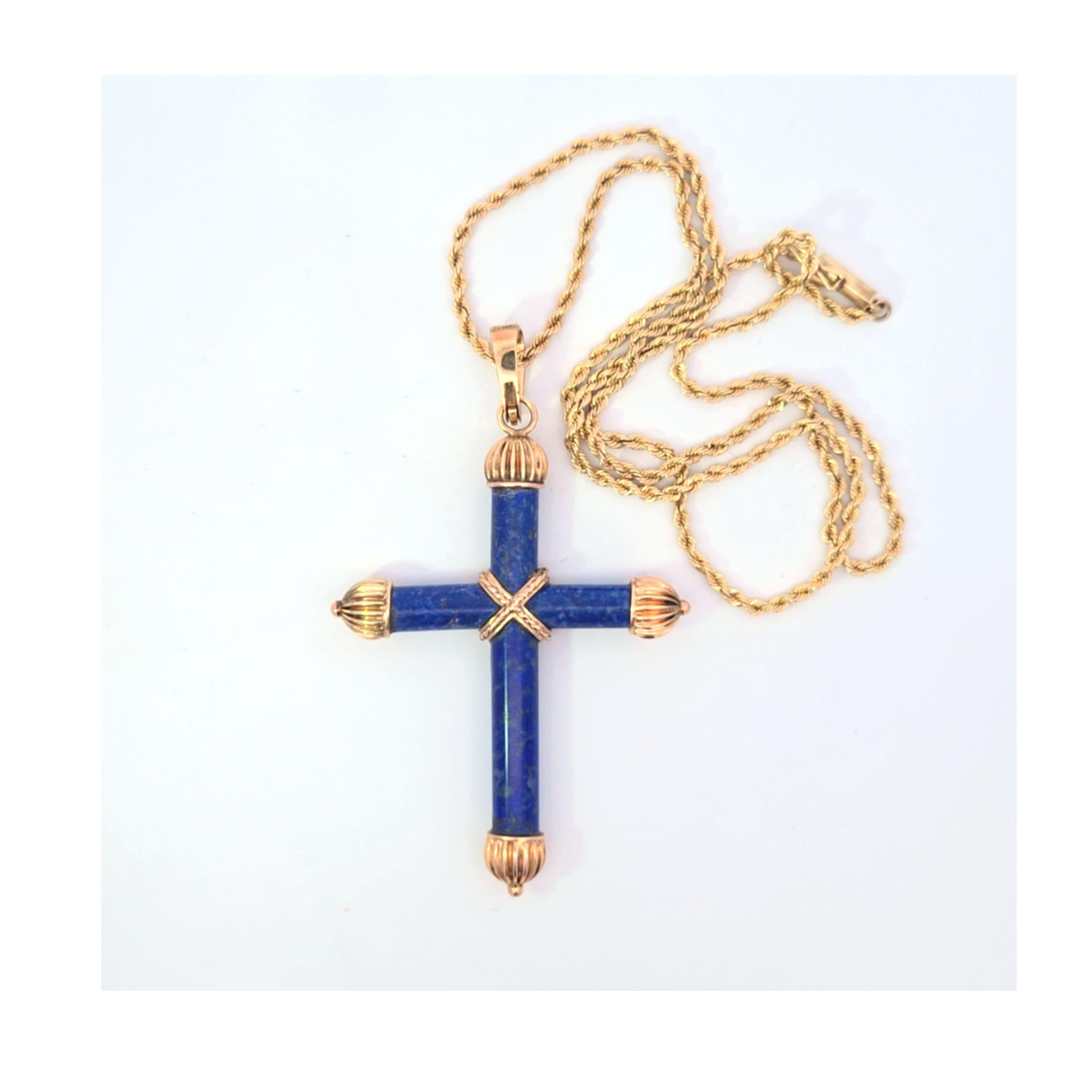 Pendentif croix en or jaune 14 carats sur chaîne en or jaune Bon état - En vente à Dallas, TX