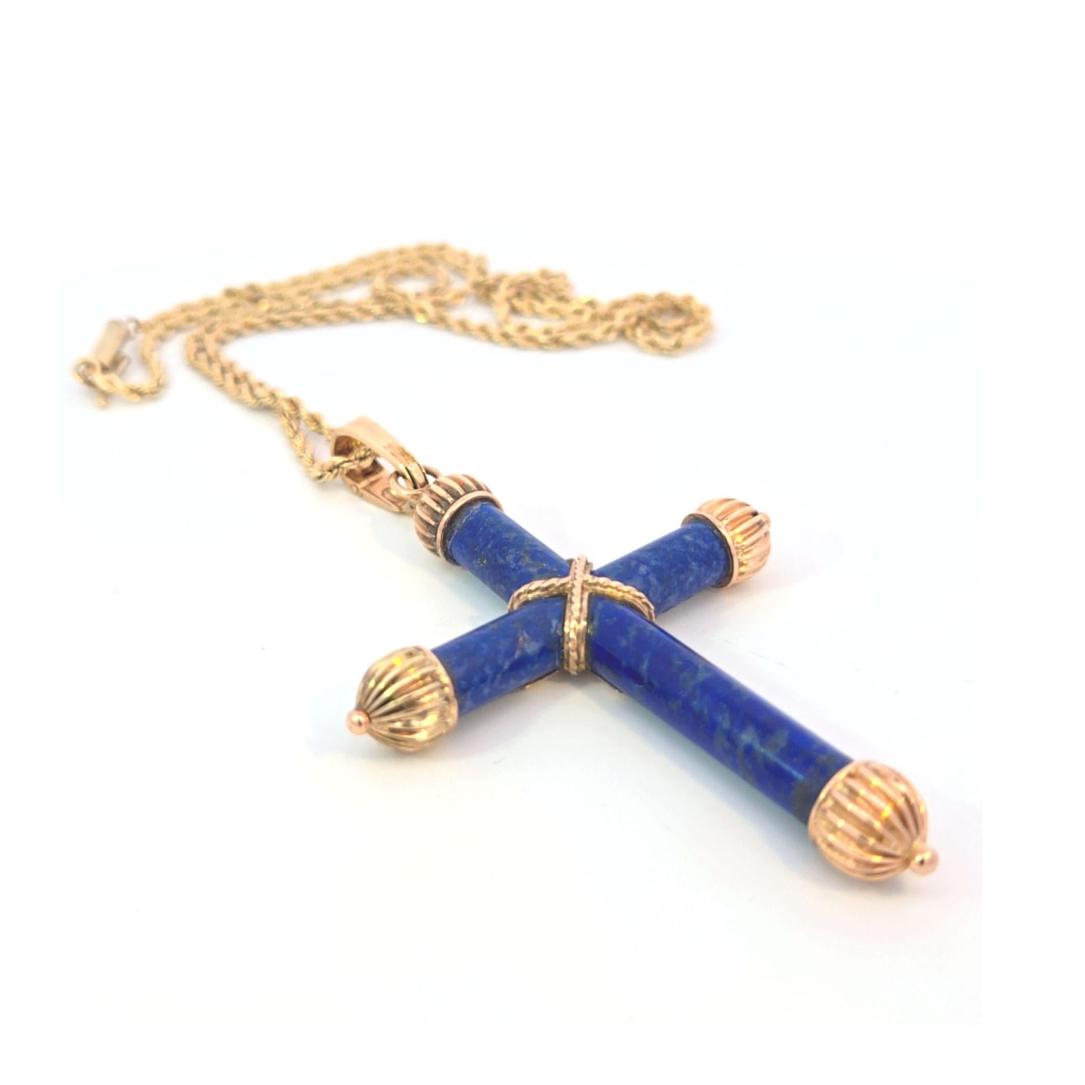 Pendentif croix en or jaune 14 carats sur chaîne en or jaune en vente 1
