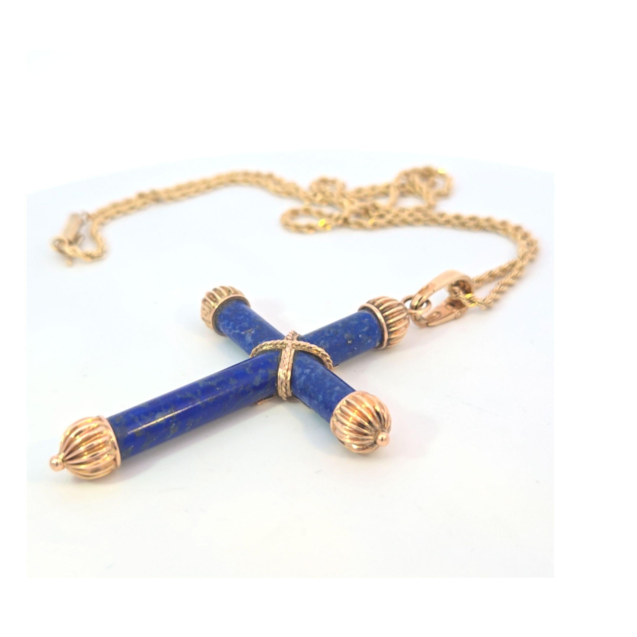 Pendentif croix en or jaune 14 carats sur chaîne en or jaune en vente 2