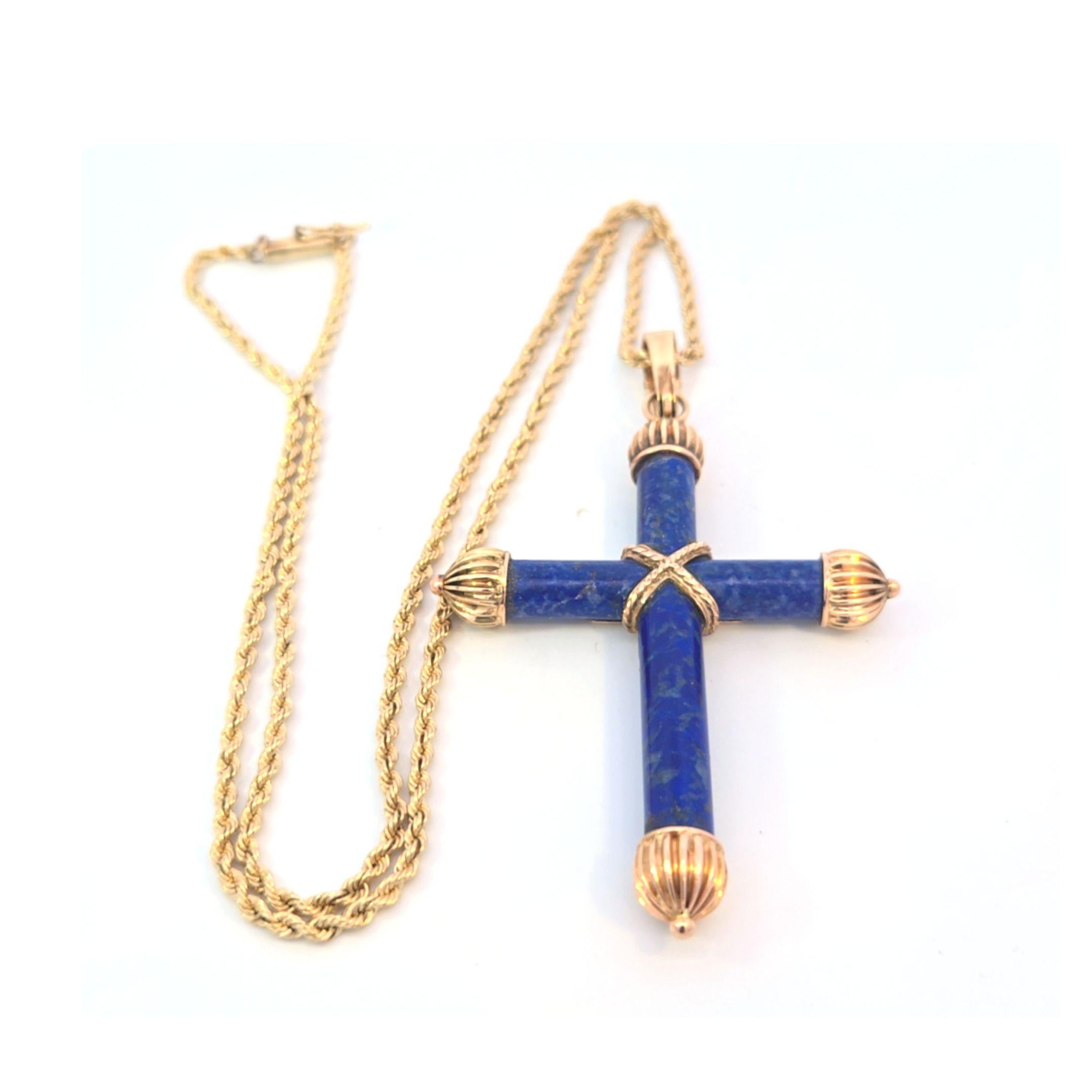 Pendentif croix en or jaune 14 carats sur chaîne en or jaune en vente 3