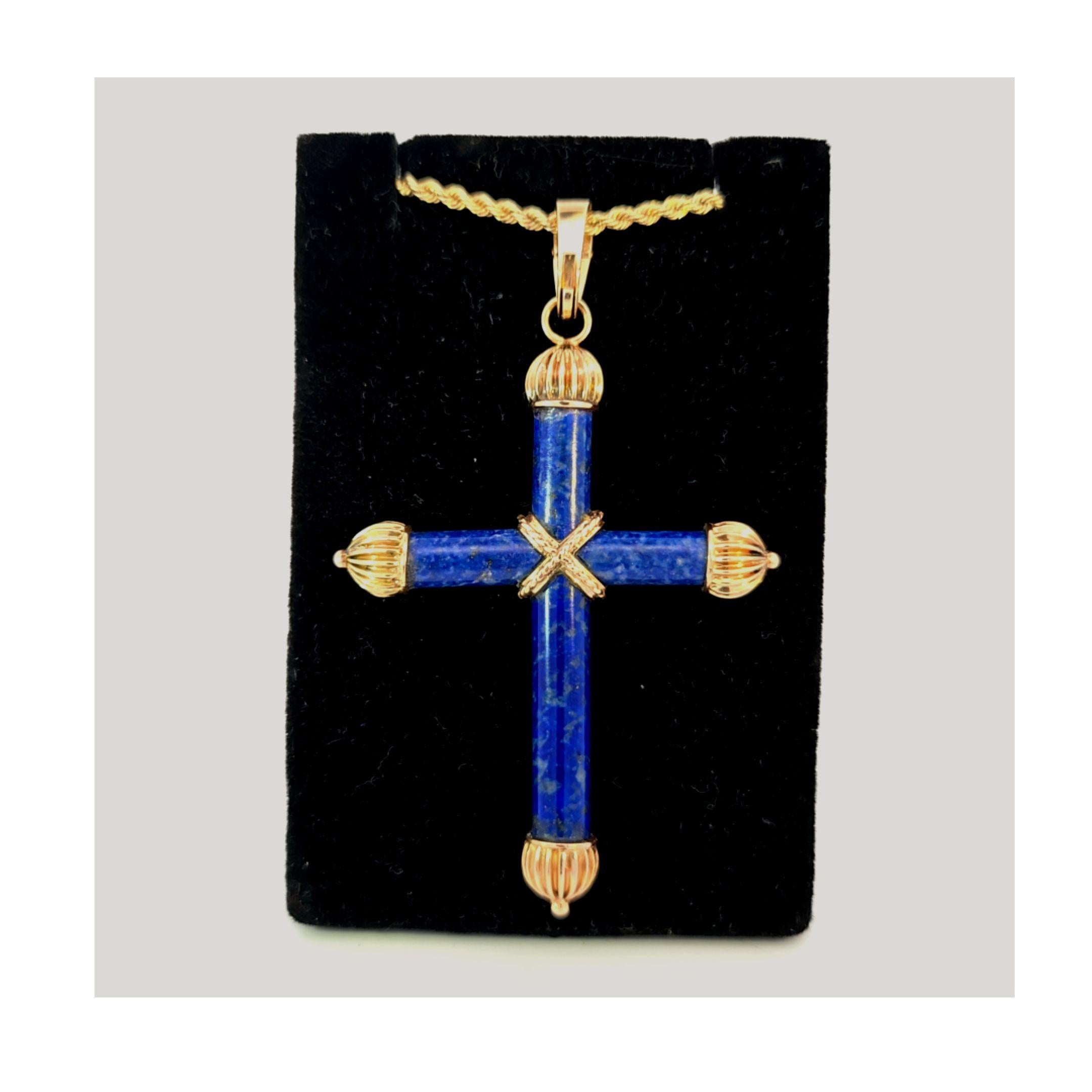 Pendentif croix en or jaune 14 carats sur chaîne en or jaune en vente 4