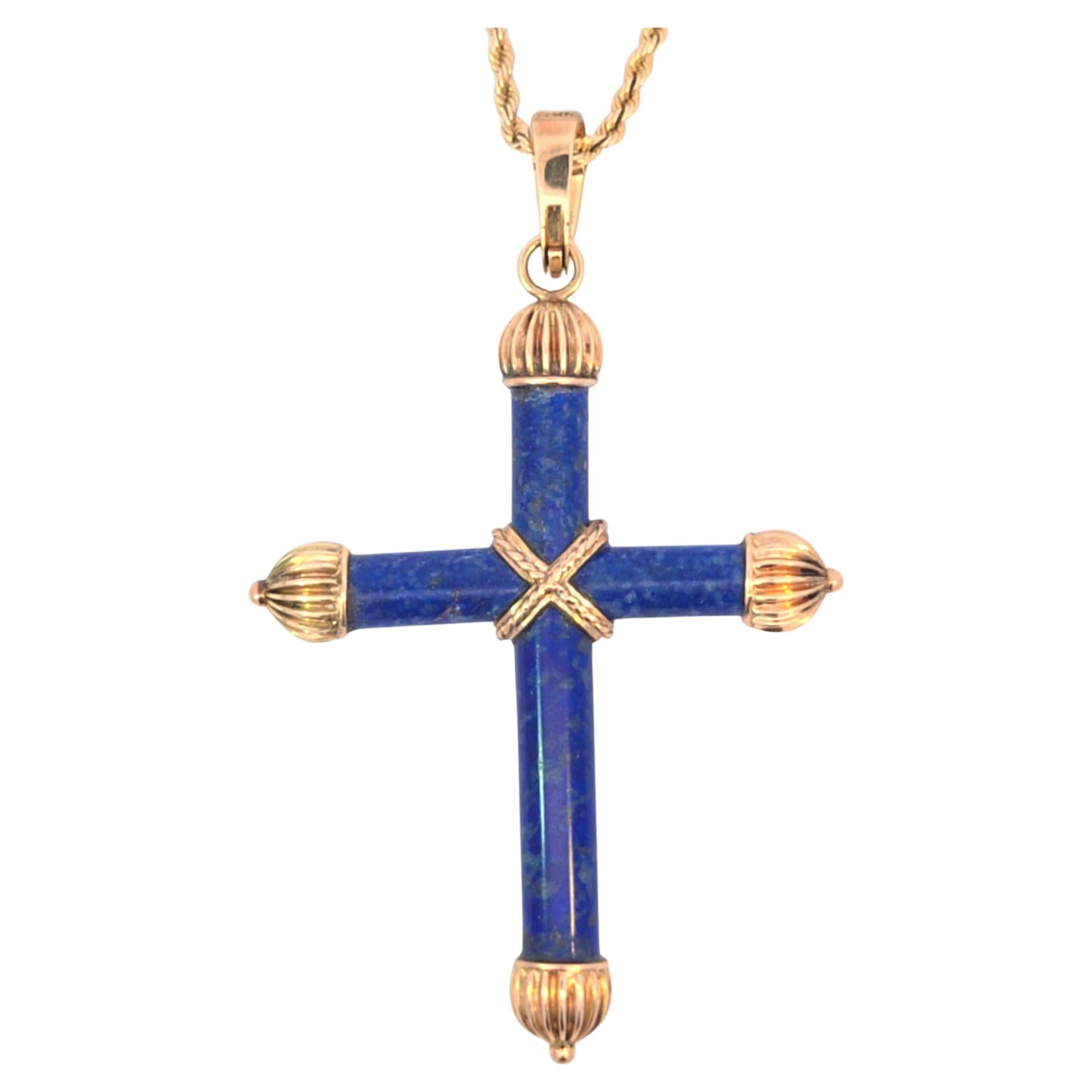 Pendentif croix en or jaune 14 carats sur chaîne en or jaune en vente