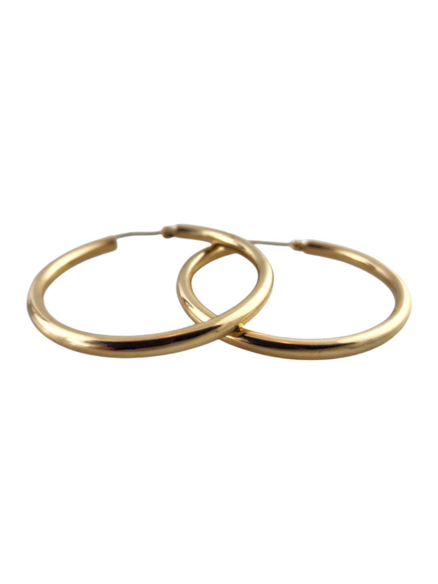 14 Karat Yellow Gold Circle Hoop Earrings

This gorgeous set of circle hoops were meticulously crafted from 14K yellow gold!

Diameter: 40.45mm
Width: 3.3mm

Weight: 3.66 g/ 2.35 dwt

Hallmark: 14K

Very good condition, professionally