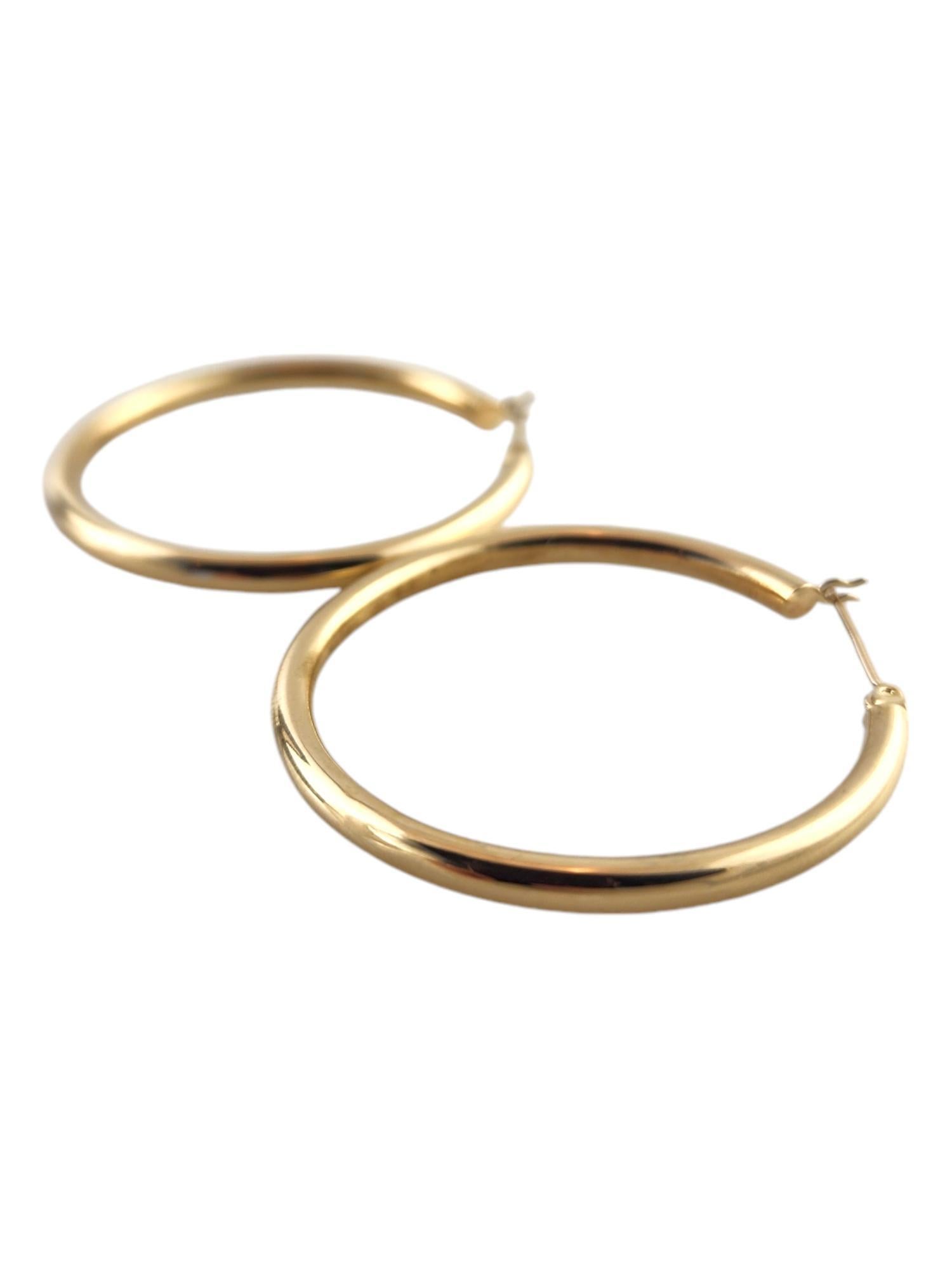 14 Karat Yellow Gold Large Circle Hoop Earrings #19002 In Good Condition In Washington Depot, CT