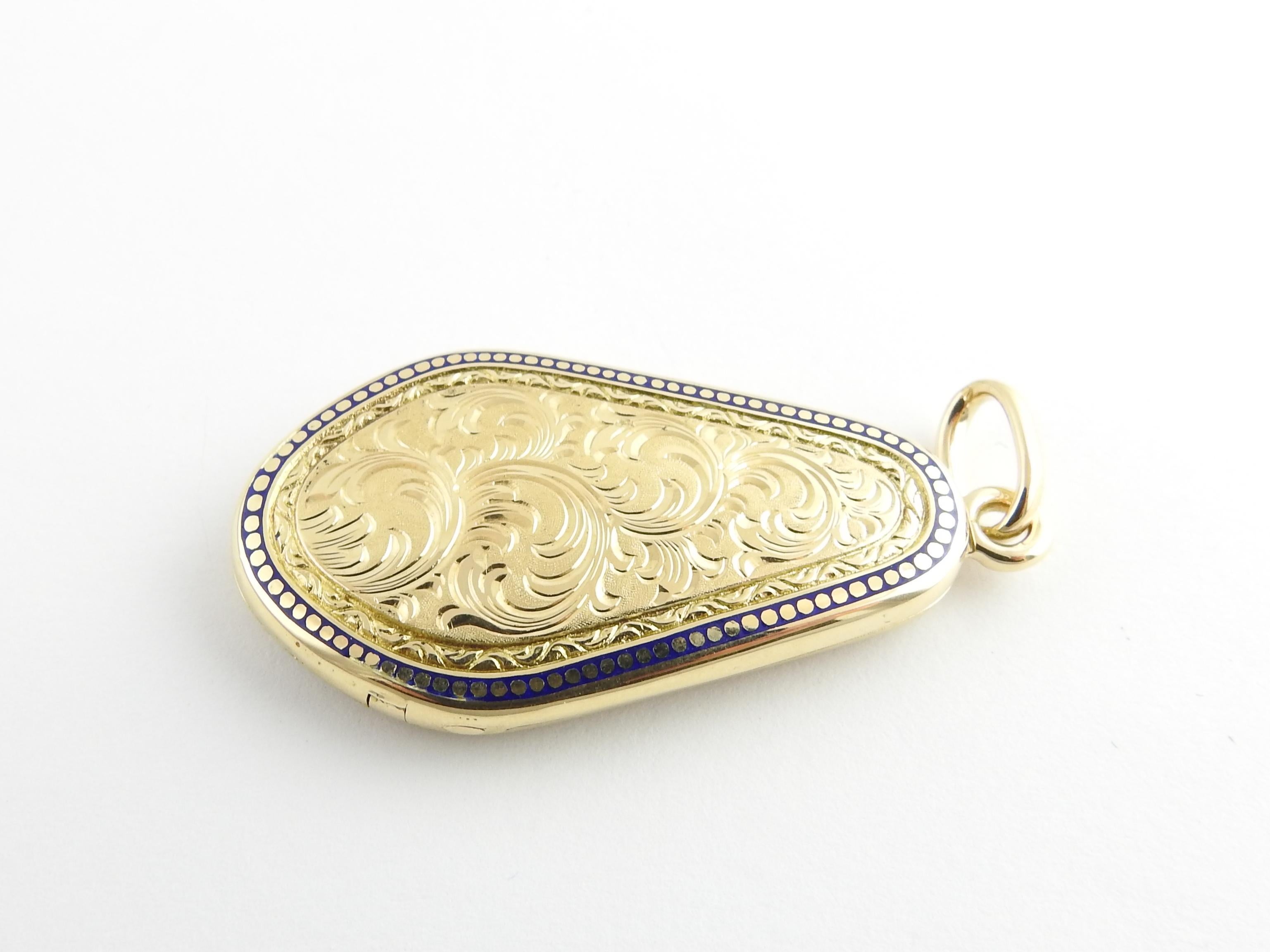 Vintage 14 Karat Yellow Gold Locket Pendant

This stunning hinged locket is crafted in beautifully detailed 14K yellow gold and accented with blue enamel.

Size: 28 mm x 6 mm

Weight: 7.7 dwt. / 12.1 gr.

Stamped: 14K PORTUGAL

Very good condition,