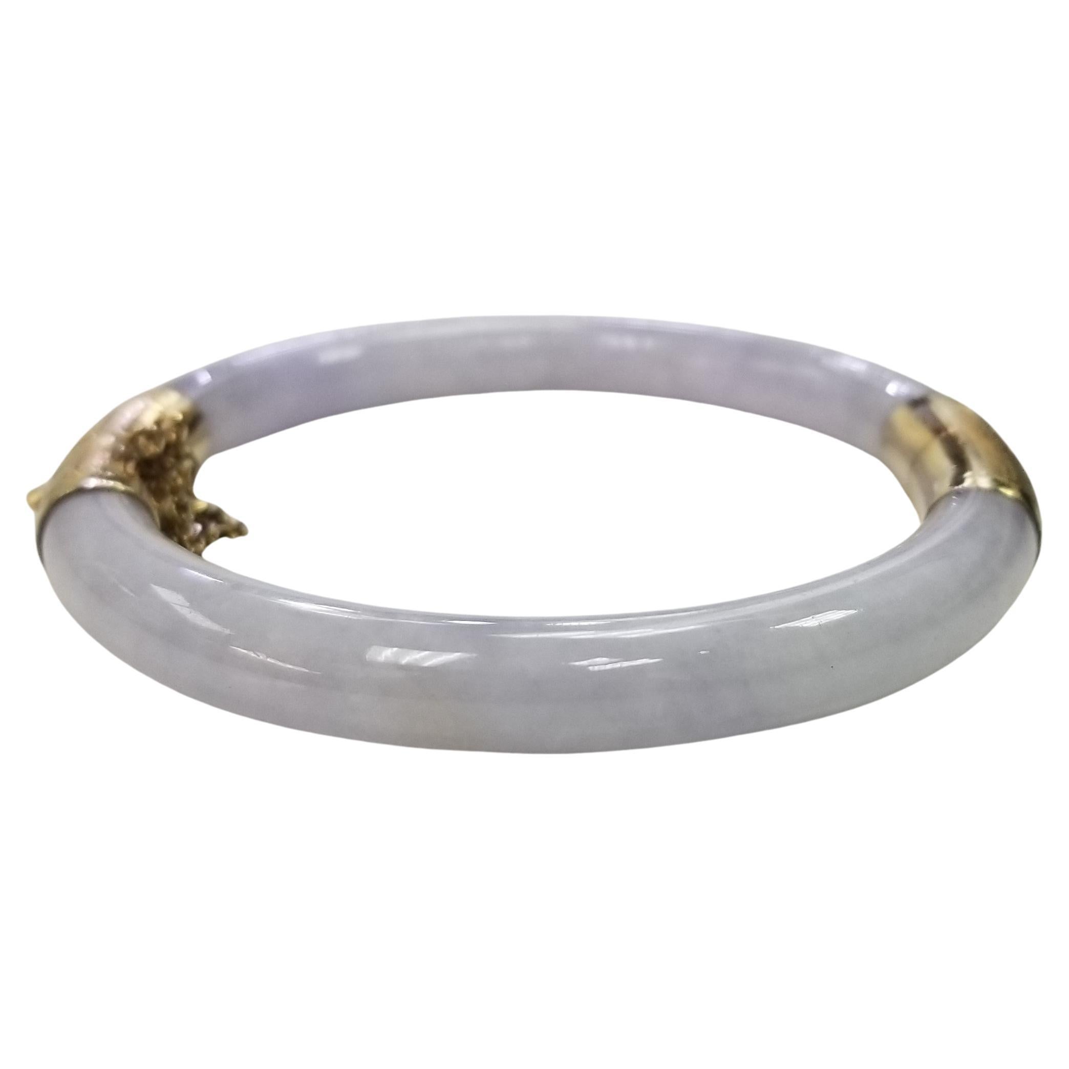 14 Karat Yellow Gold Lavender Jade Hinged Bangle Bracelet For Sale