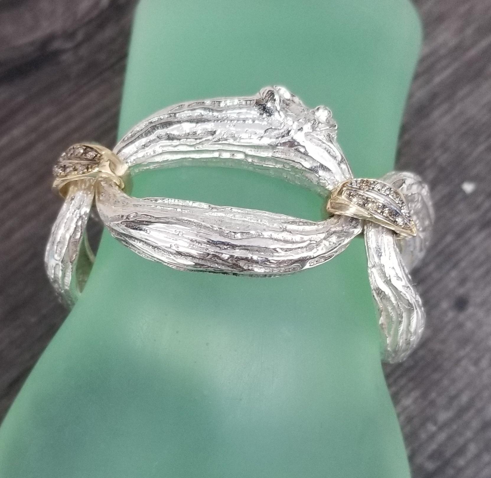 14 Karat Yellow Gold Leaf and Silver Bark Link In New Condition For Sale In Los Angeles, CA