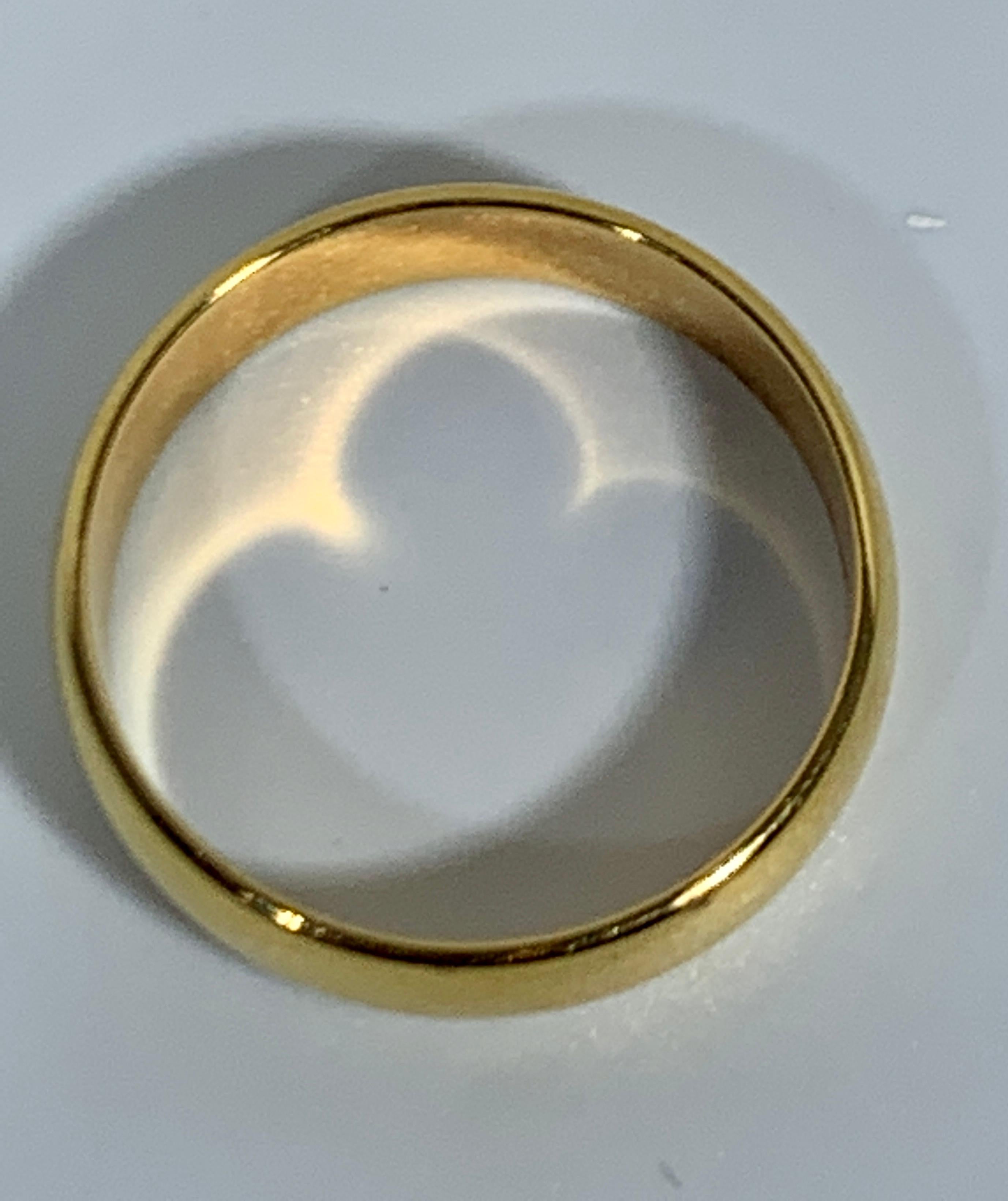 
 5.8 mm 14K  Yellow Gold Light Domed Comfort  Fit Wedding Band Size 9,6, Estate
This timeless style adds a Light classic domed band.Quality craftsmanship makes this long lasting band a great value. 
High Polish
Unisex  wedding band
 14 karat yellow