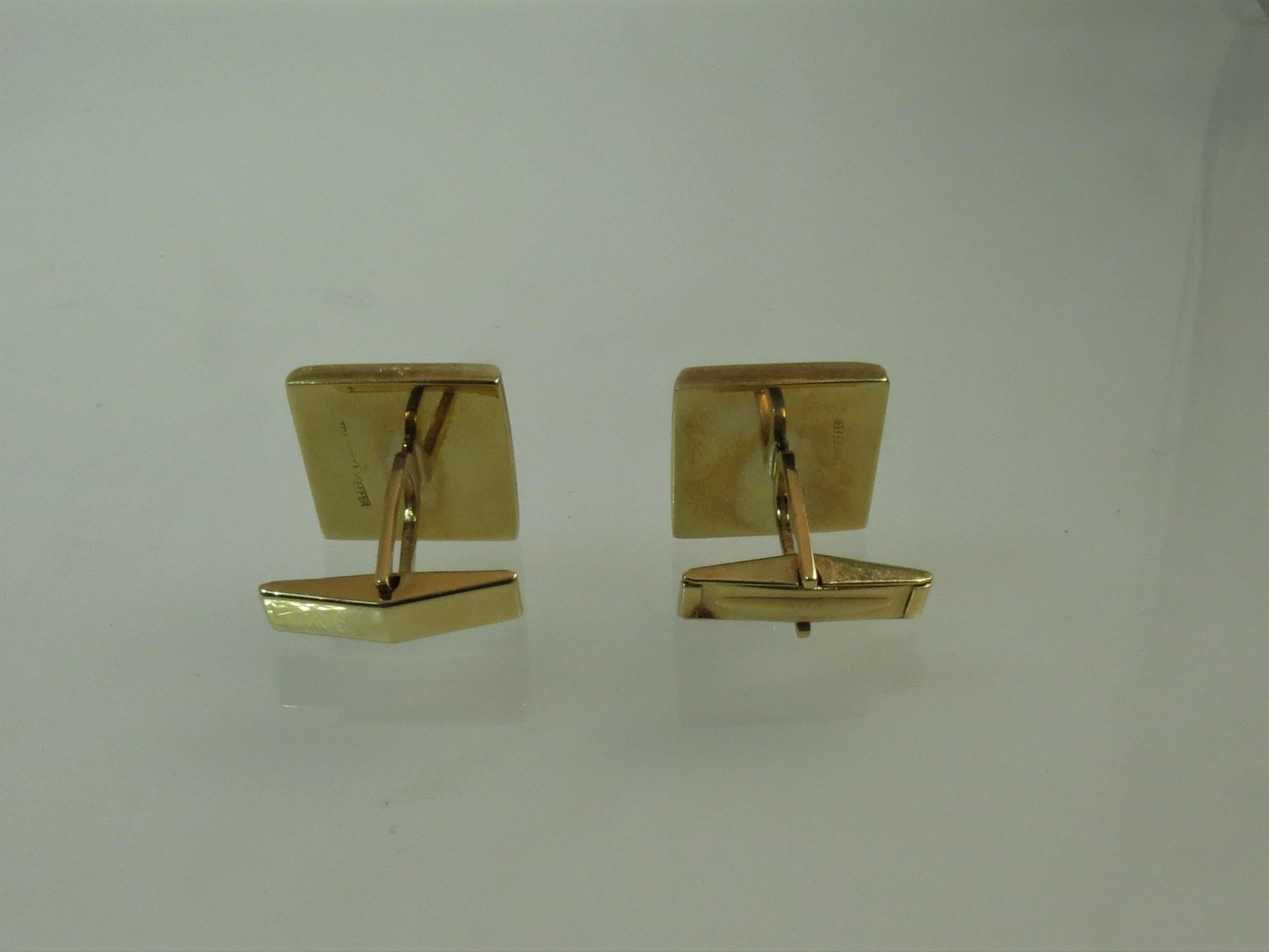 14 Karat Yellow Gold Linen Finish Square Cufflinks In New Condition For Sale In Chicago, IL