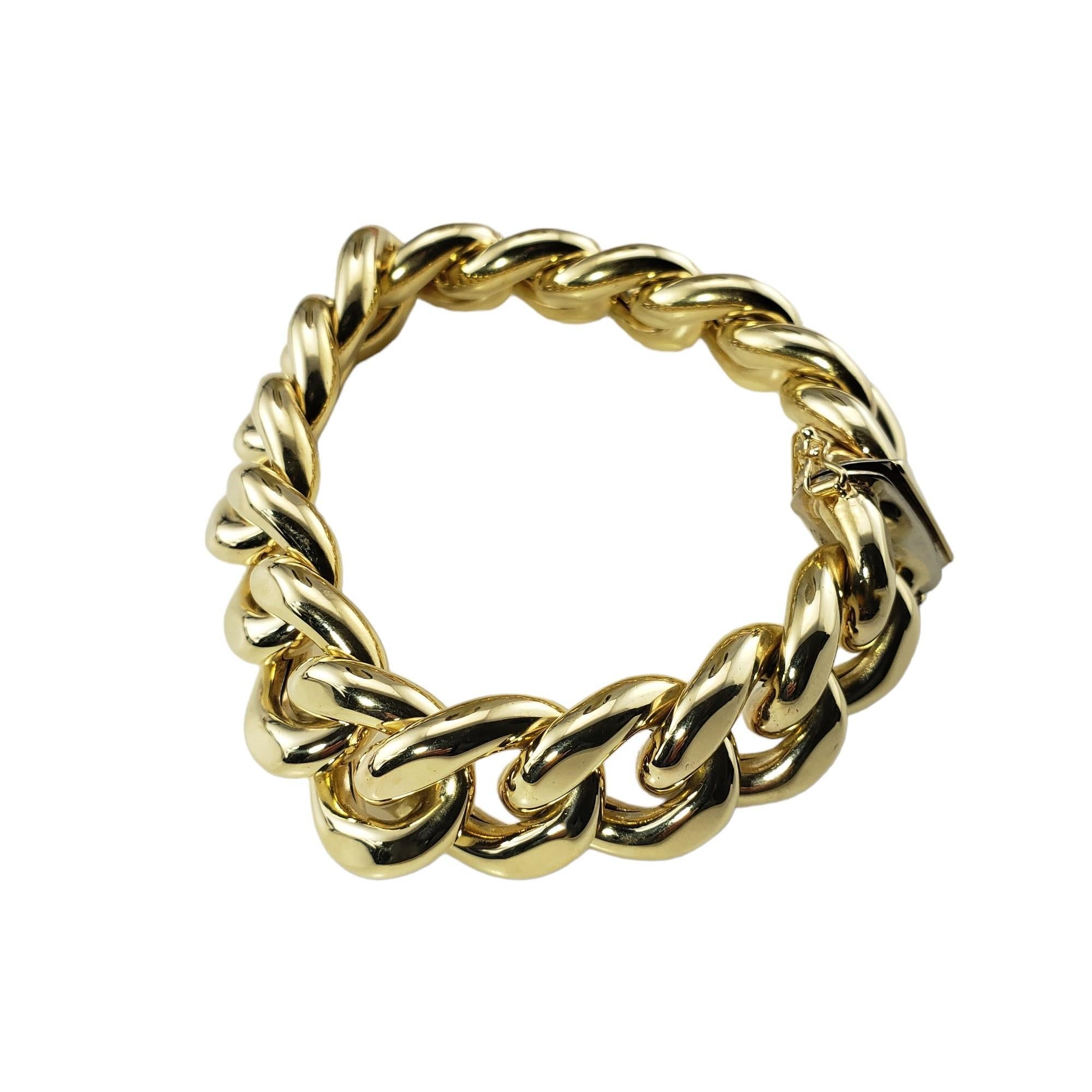 Vintage 14 Karat Yellow Gold Link Bracelet-

This elegant link bracelet is crafted in meticulously detailed 14K yellow gold.  Width:  17 mm.

Size: 7 inches

Stamped: 14K Italy

Weight: 52.8 gr./ 33.9 dwt.

Very good condition, professionally