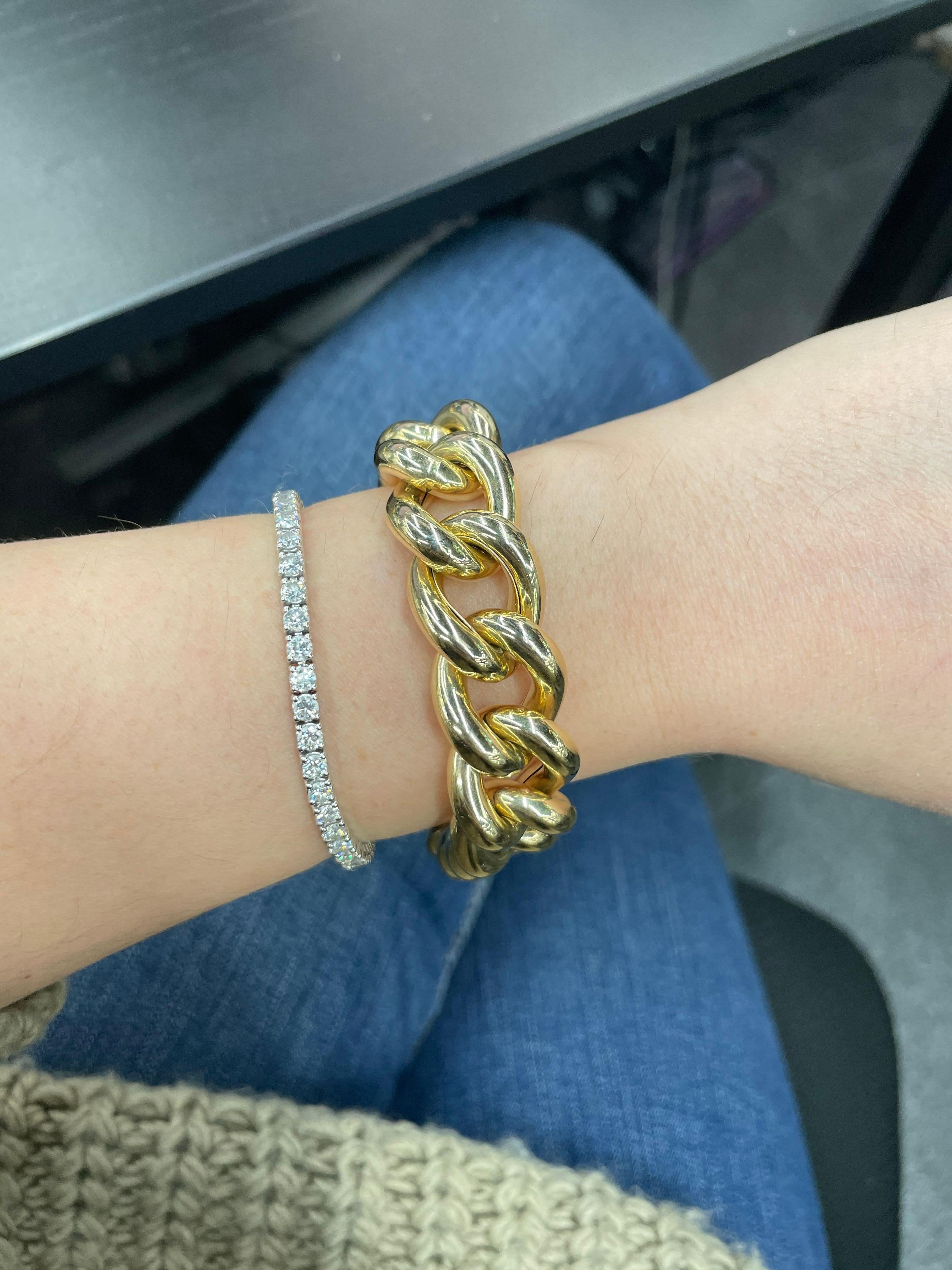 14 Karat yellow gold bracelet 16 links weighing 34.1 grams.
Can be shortened.
More link bracelets available.
Email for more pictures and styles!