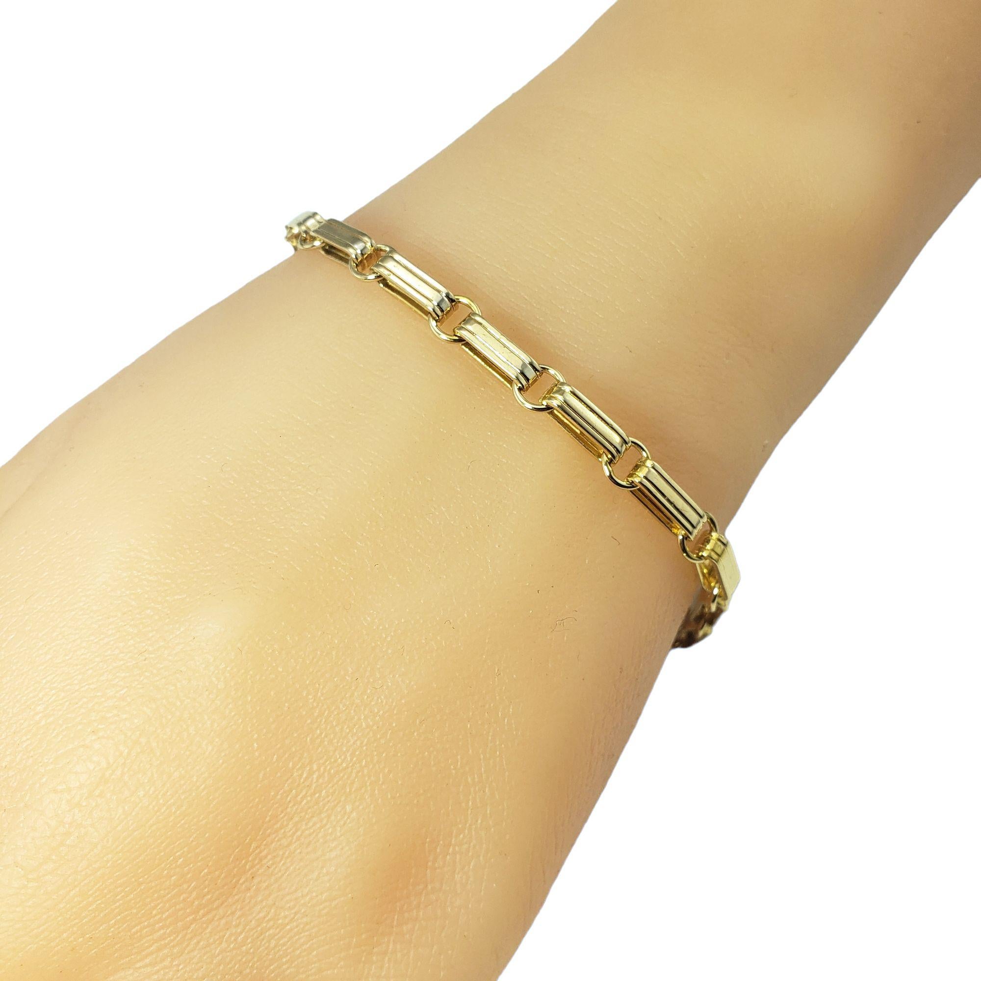Vintage 14 Karat Yellow Gold Link Bracelet-

This elegant link bracelet is crafted in meticulously detailed 14K yellow gold. Width: 3 mm.

Size: 6.75 inches

Weight: 6.2 dwt. / 9.7 gr.

Stamped: 14K Italy

Very good condition, professionally