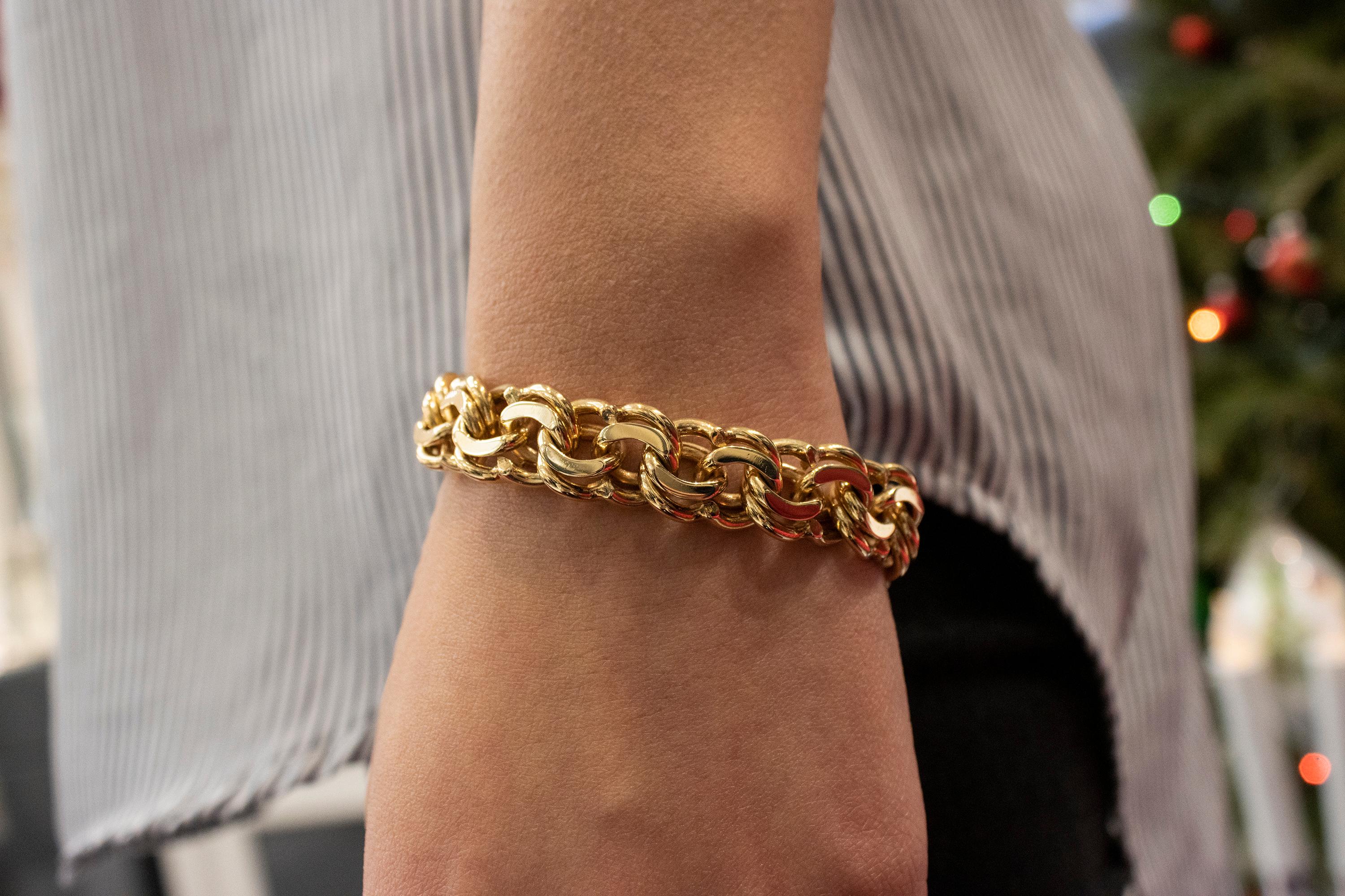 14 Karat Yellow Gold Link Bracelet In Excellent Condition For Sale In New York, NY
