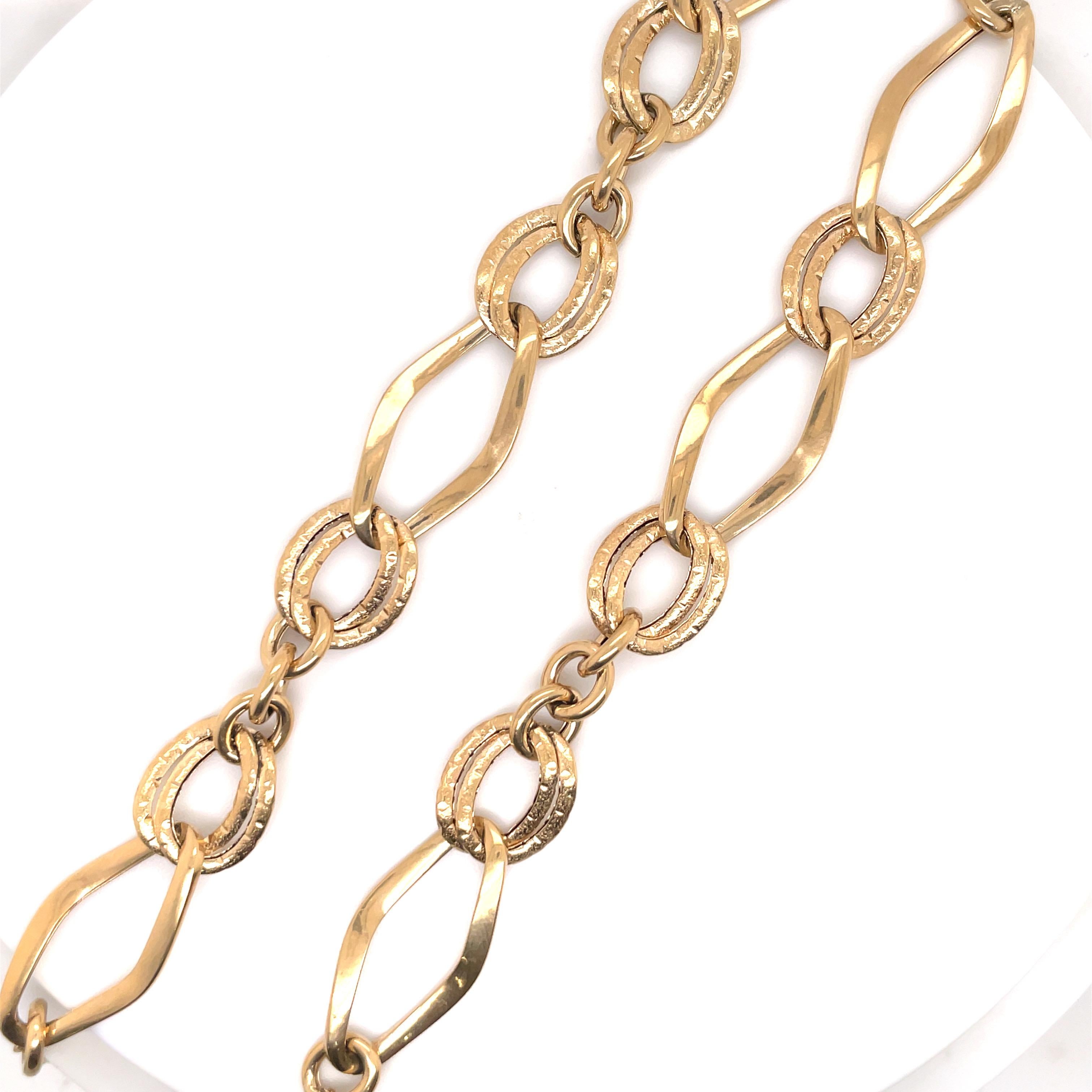 14 Karat Yellow Gold Link Necklace & Double Bracelets 30.2 Grams In Excellent Condition For Sale In New York, NY