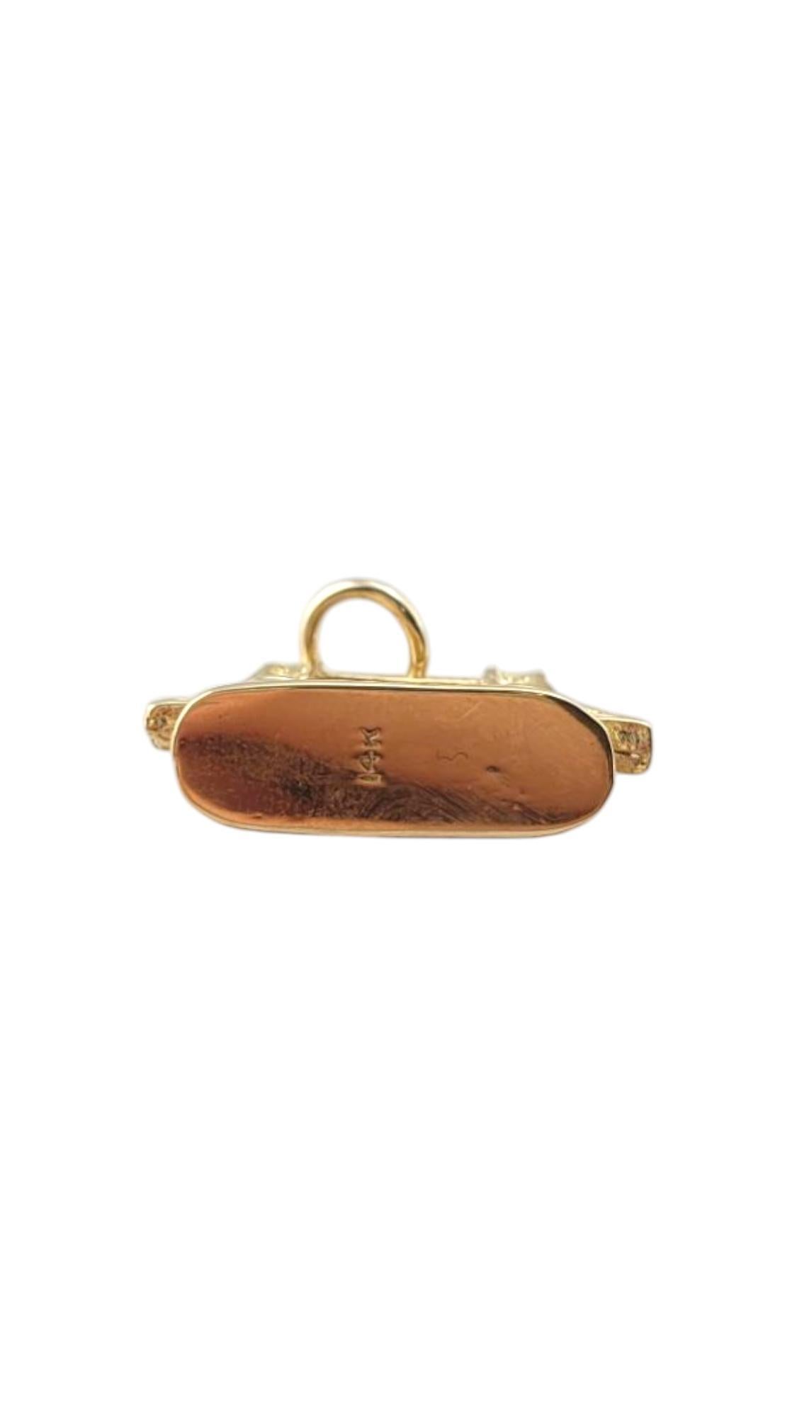 Charme Ponte di Londra in oro giallo 14K.

Charm London Bridge in oro giallo 14K - Realizzato in radioso oro giallo 14K, questo charm dal design intricato cattura l'iconica bellezza del London Bridge. Perfetto per i viaggiatori, gli appassionati di