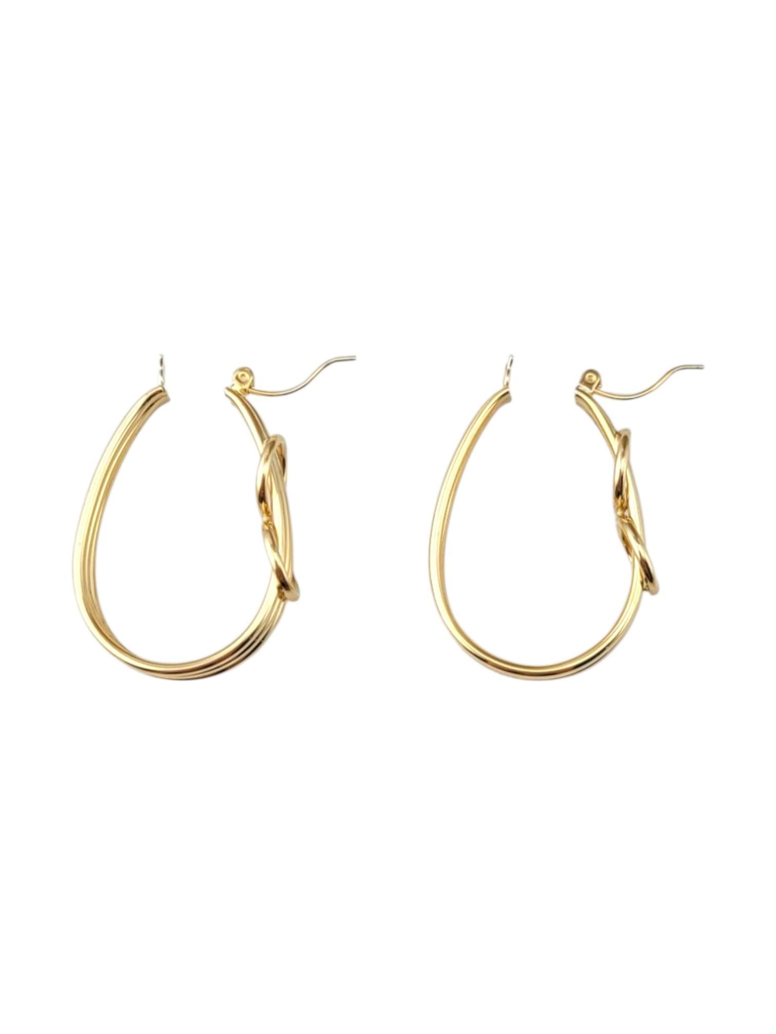 14 Karat Yellow Gold Long Oval Triple Hoop Earrings #21860 In condizioni buone in vendita a Washington Depot, CT
