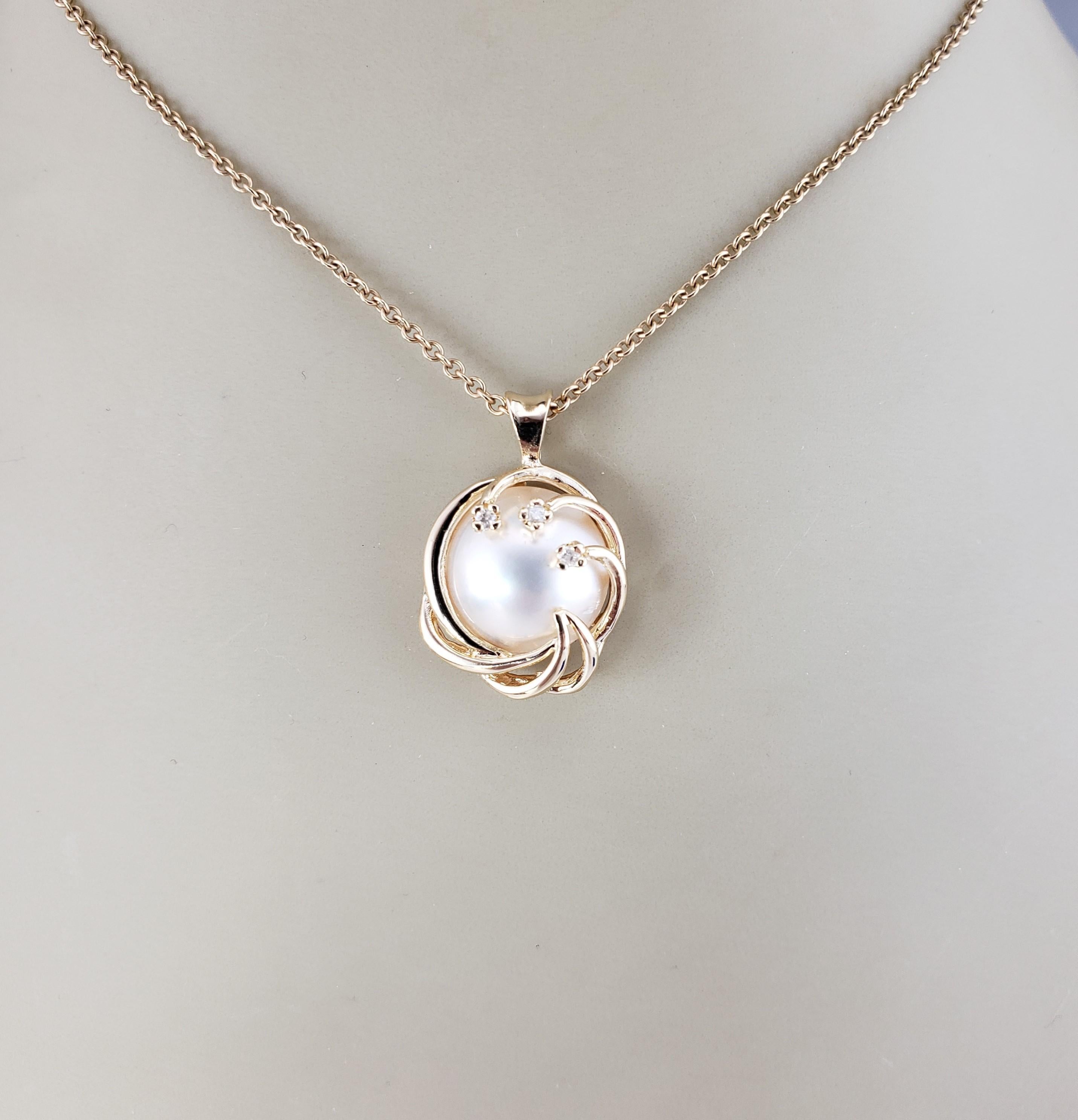 14 Karat Yellow Gold Mabe Pearl and Diamond Pendant #16727 For Sale 3