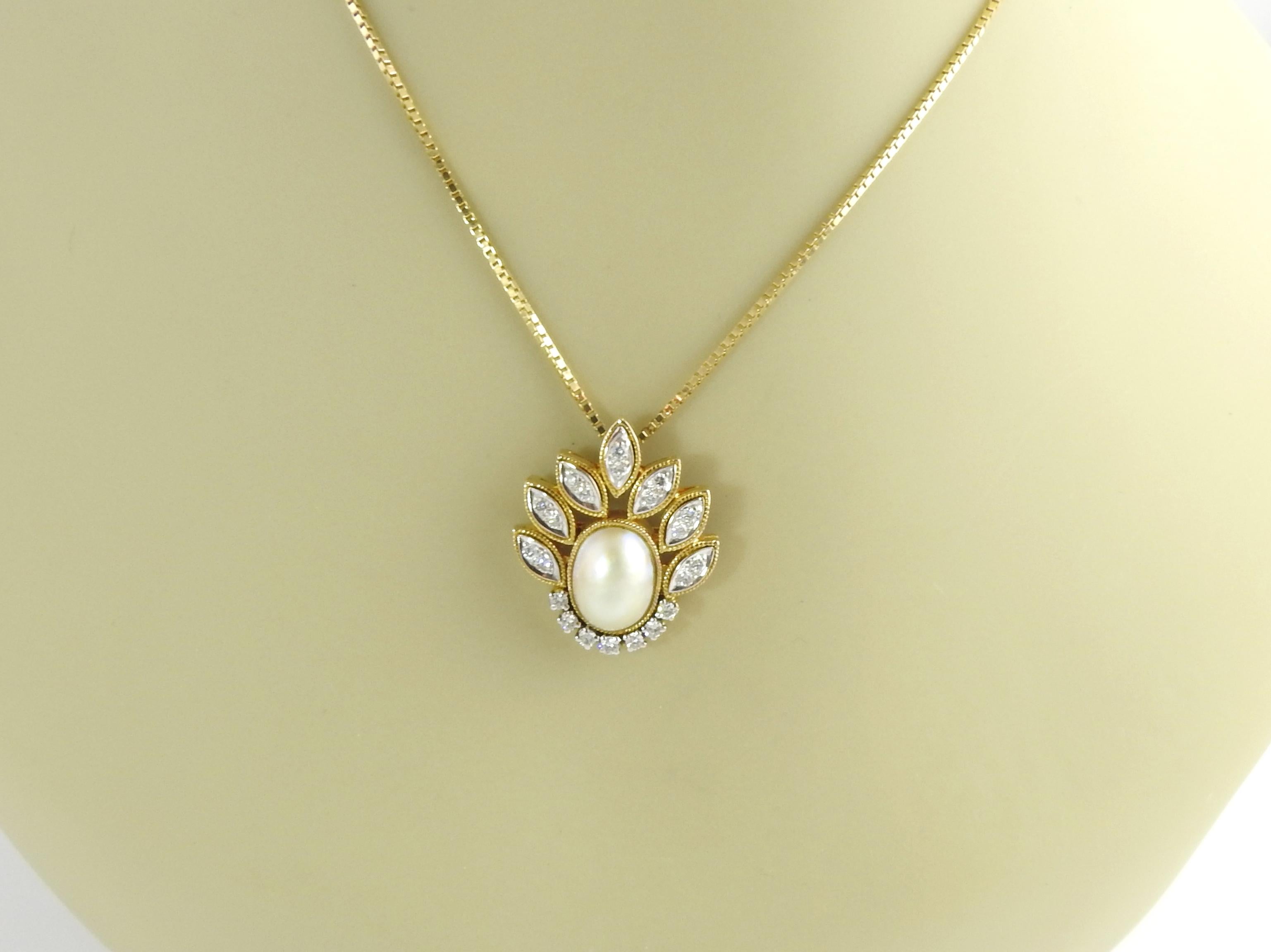 14 Karat Yellow Gold Mabe Pearl and Diamond Pendant Necklace For Sale 2