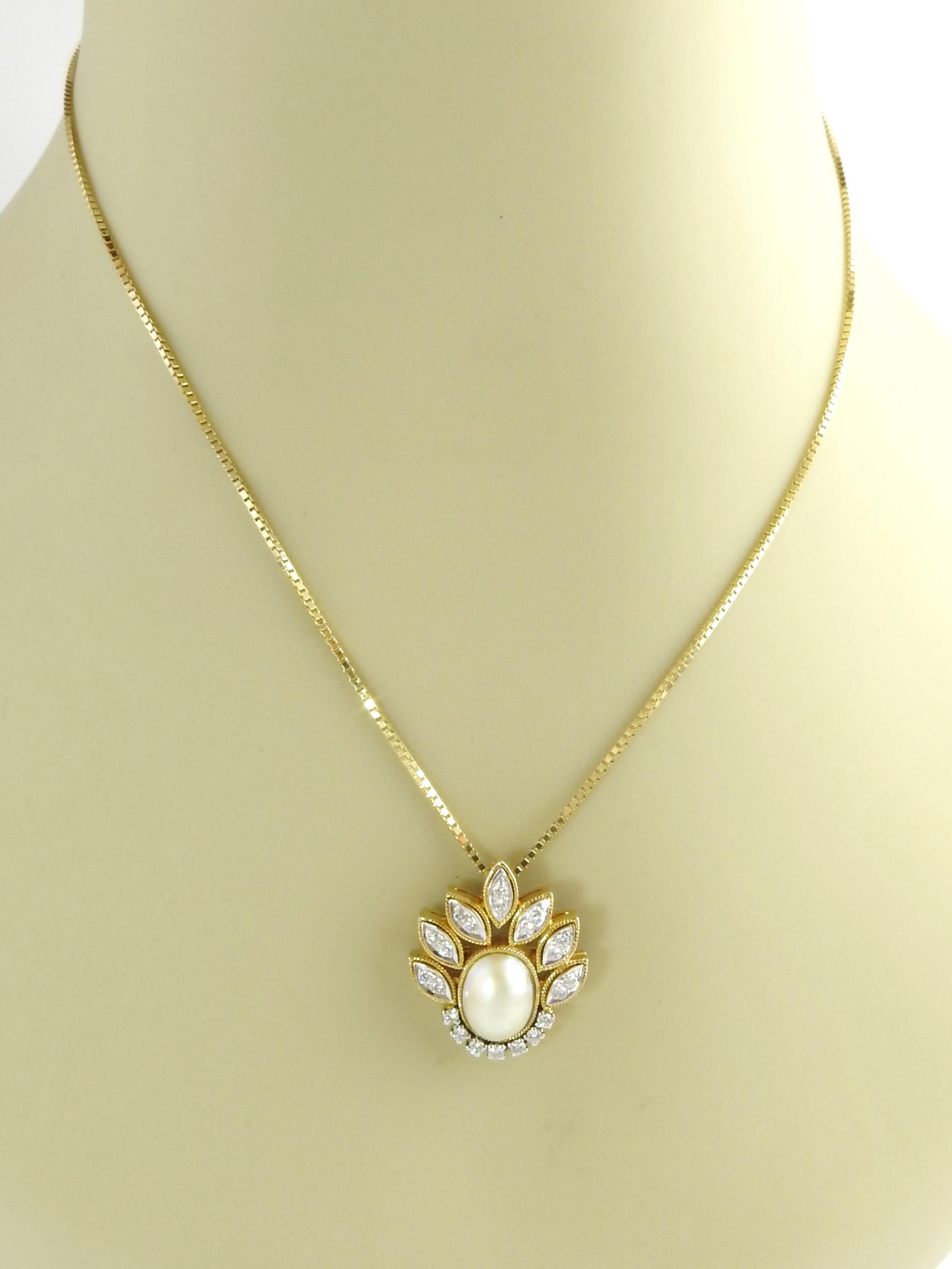 14 Karat Yellow Gold Mabe Pearl and Diamond Pendant Necklace For Sale 3