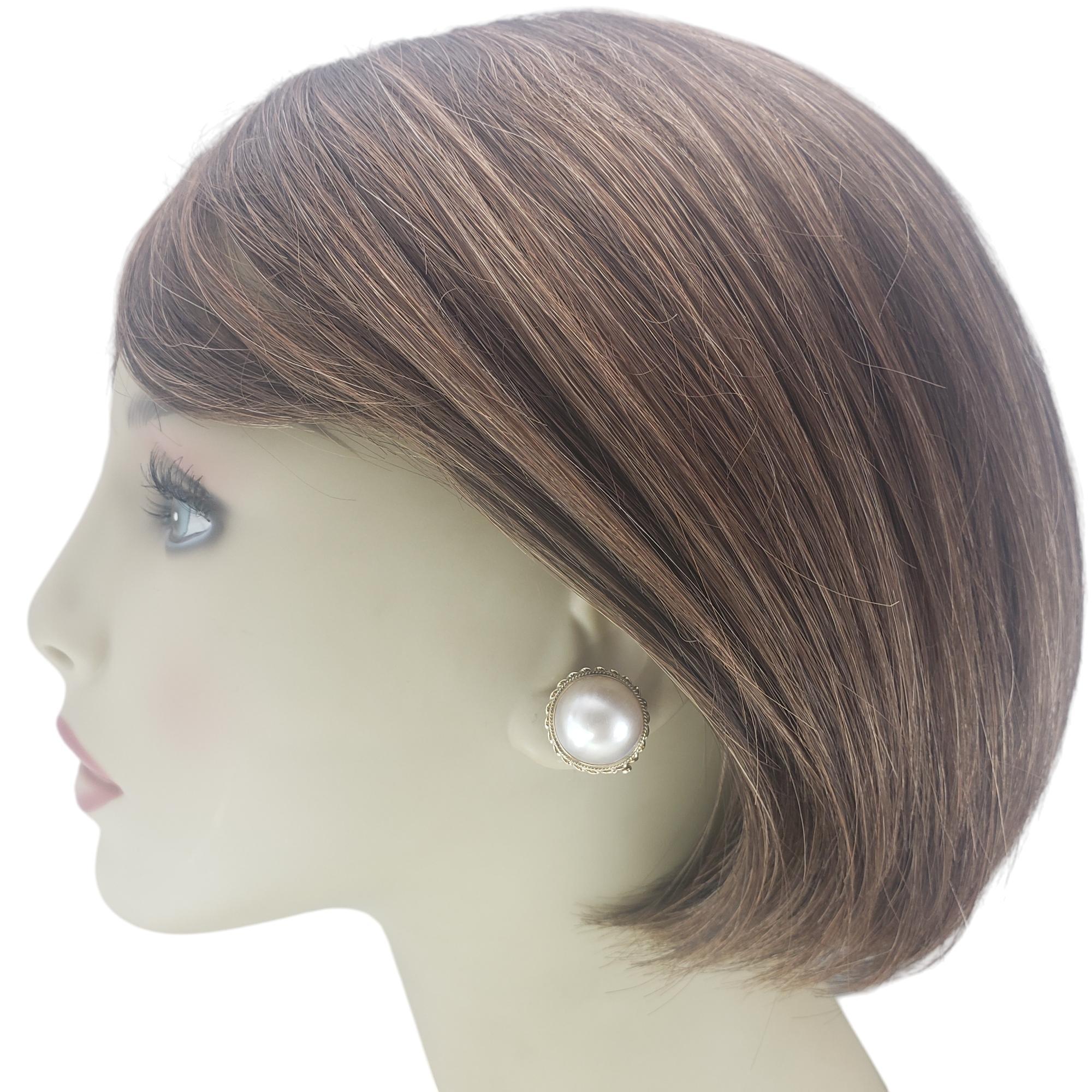 14 Karat Yellow Gold Mabe Pearl Clip On Earrings #19661 For Sale 2