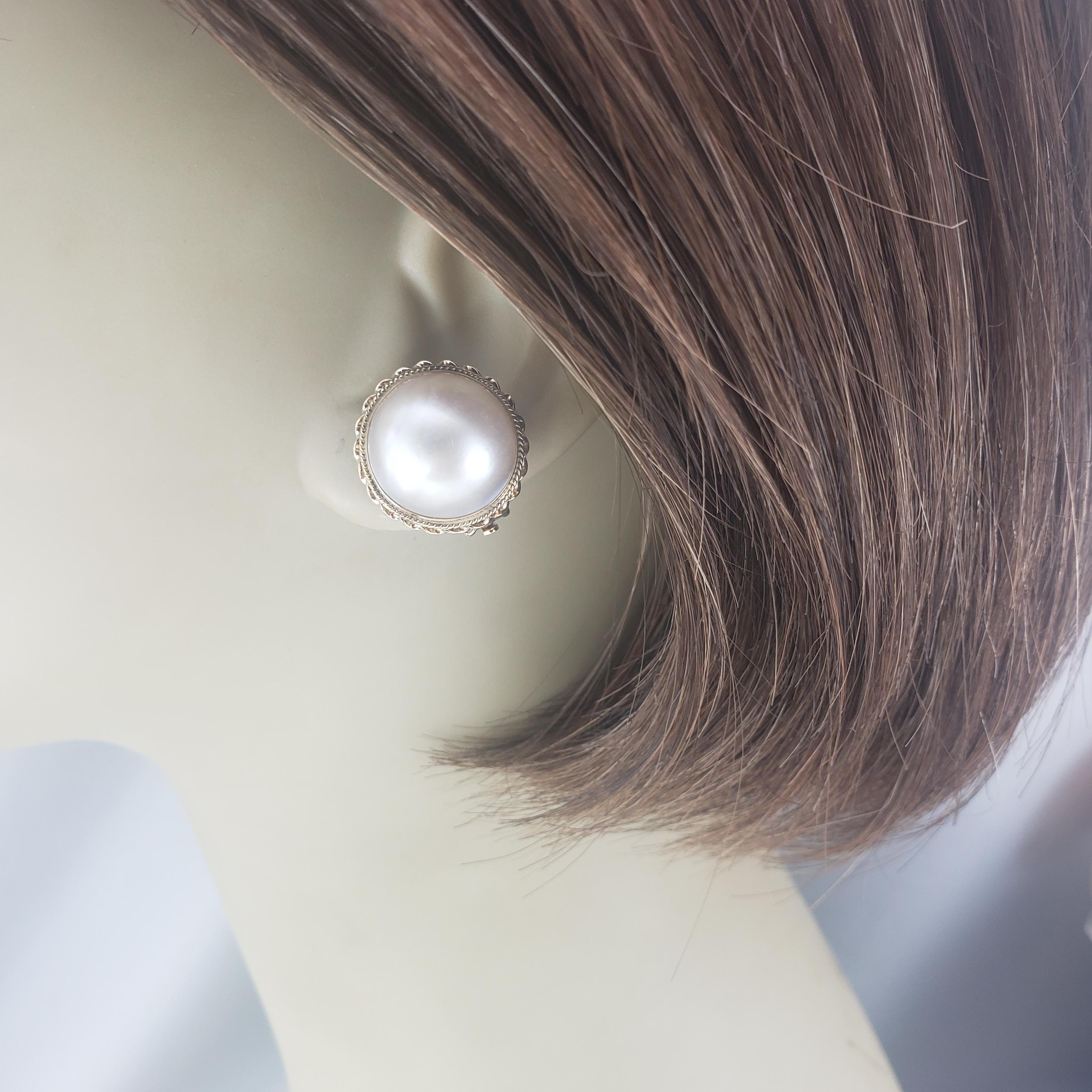 14 Karat Yellow Gold Mabe Pearl Clip On Earrings #19661 For Sale 3