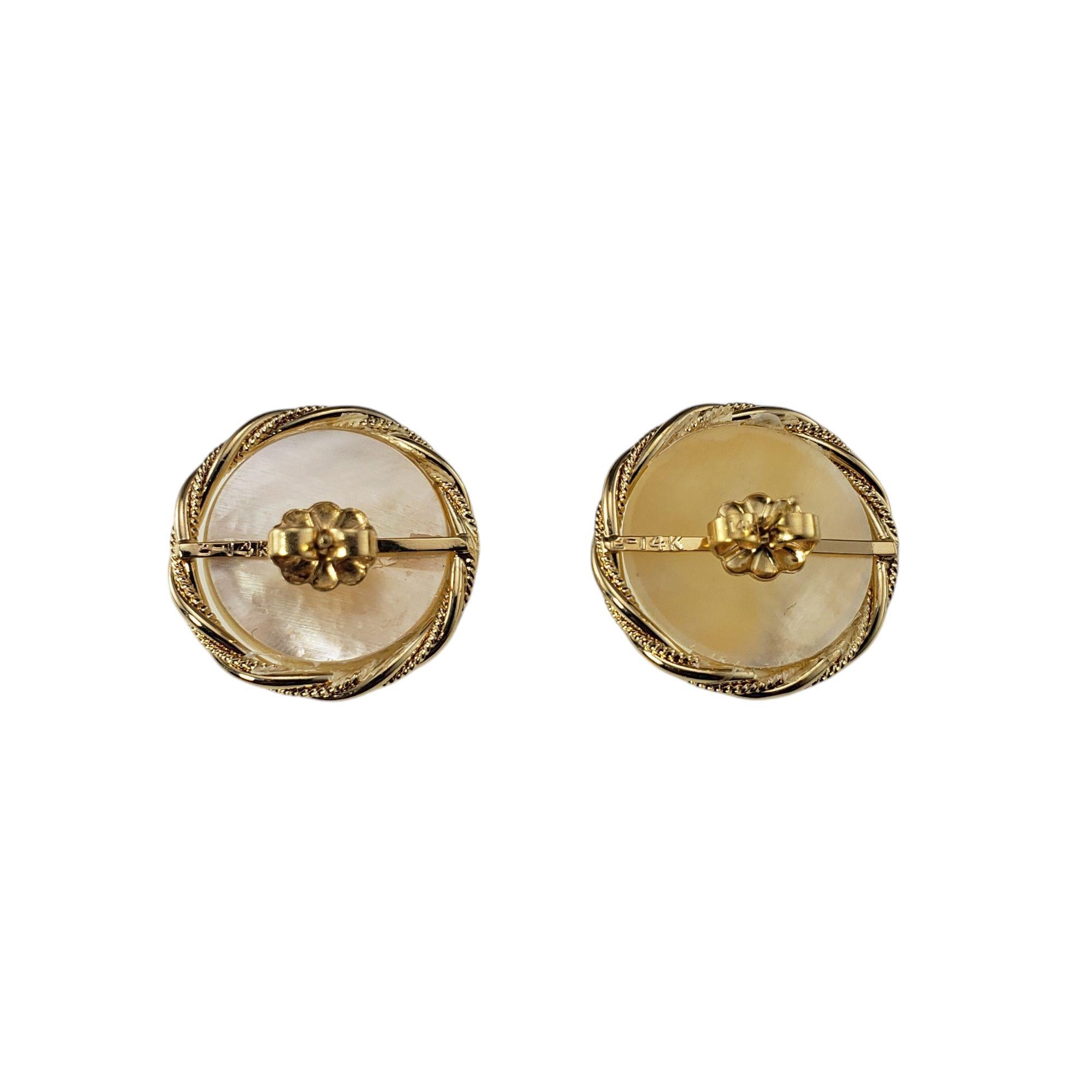 14 Karat Yellow Gold Mabe Pearl Earrings #21235 In Good Condition For Sale In Washington Depot, CT