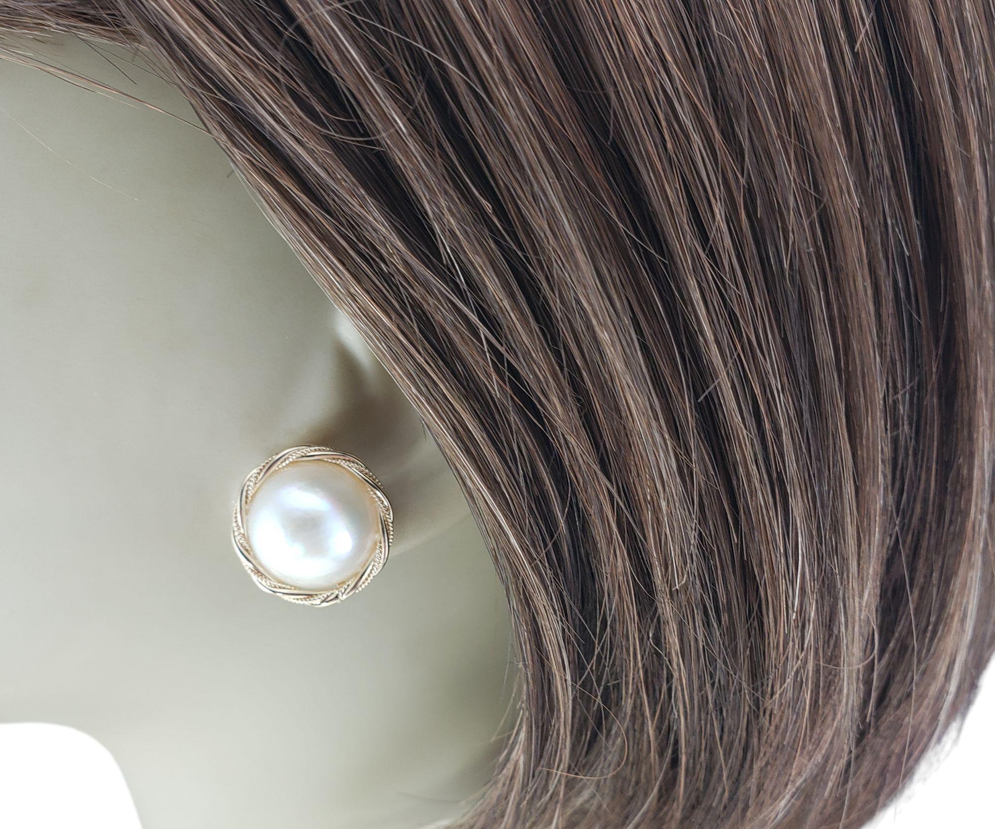 14 Karat Yellow Gold Mabe Pearl Earrings #21235 For Sale 1