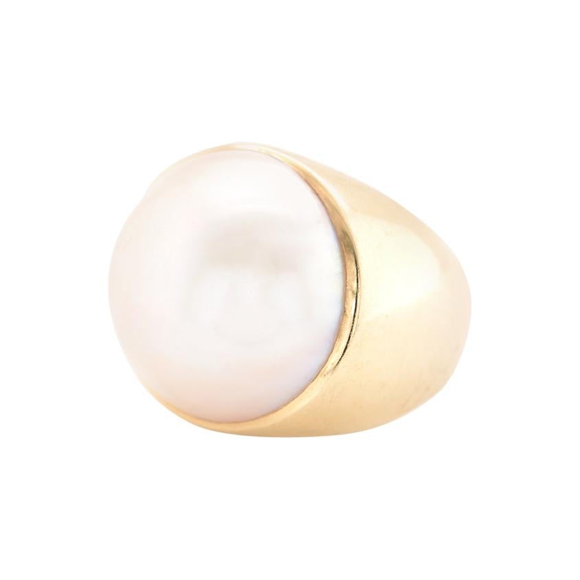 14 Karat Yellow Gold Mabe Pearl Ring For Sale