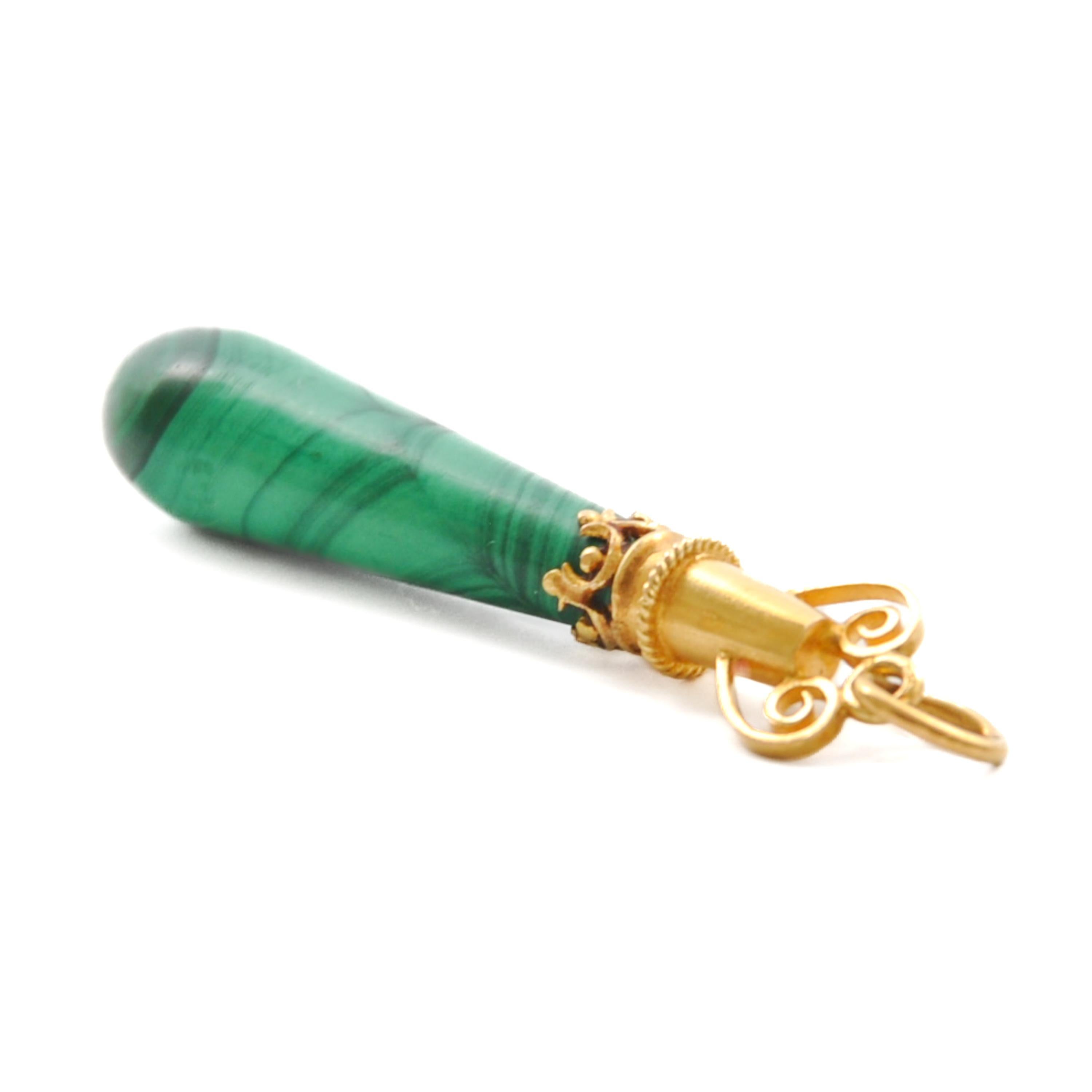 Ciondolo a goccia in oro giallo 14 carati con malachite in vendita 3