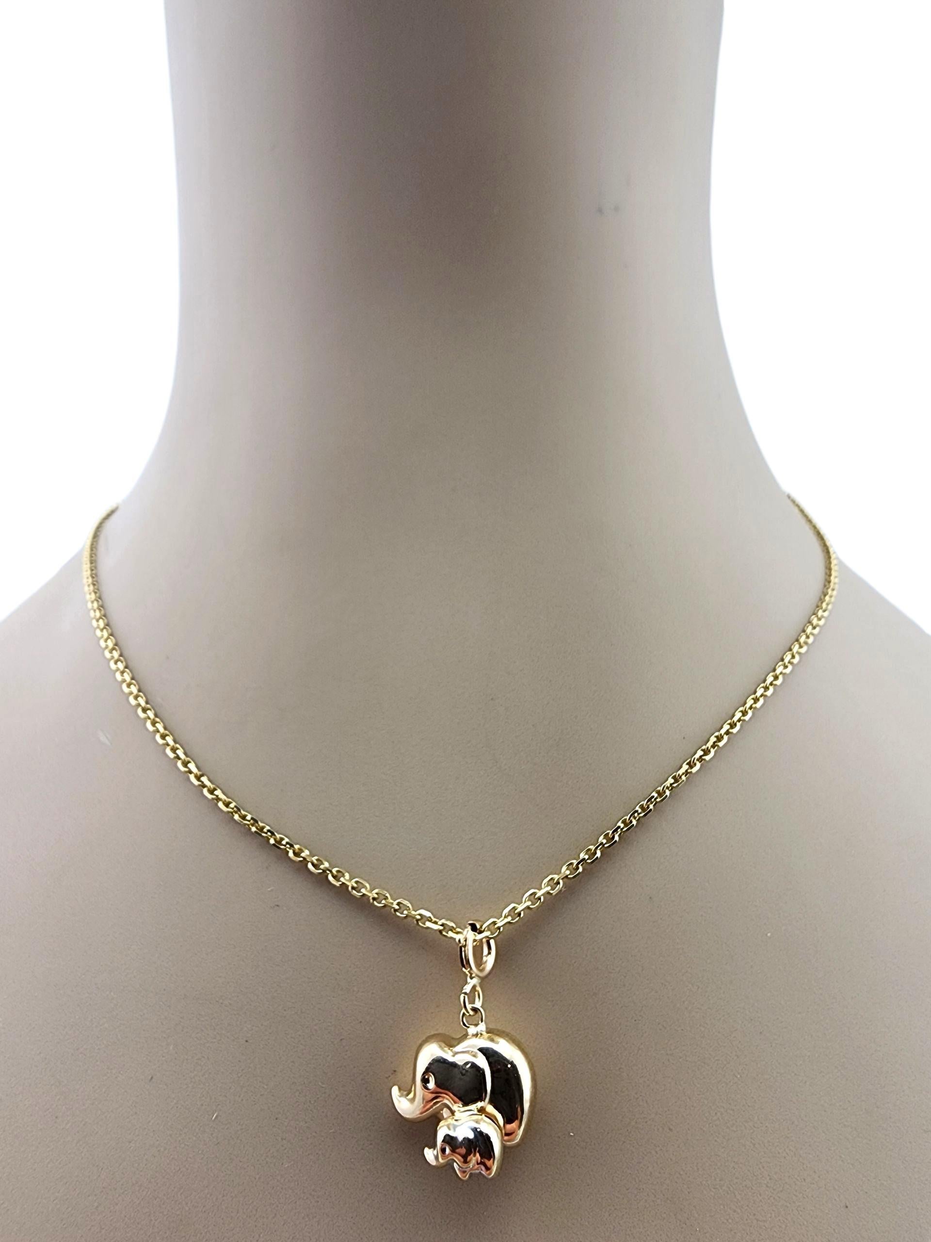 Breloque maman et bébé éléphant en or jaune 14 carats #23276 en vente 4