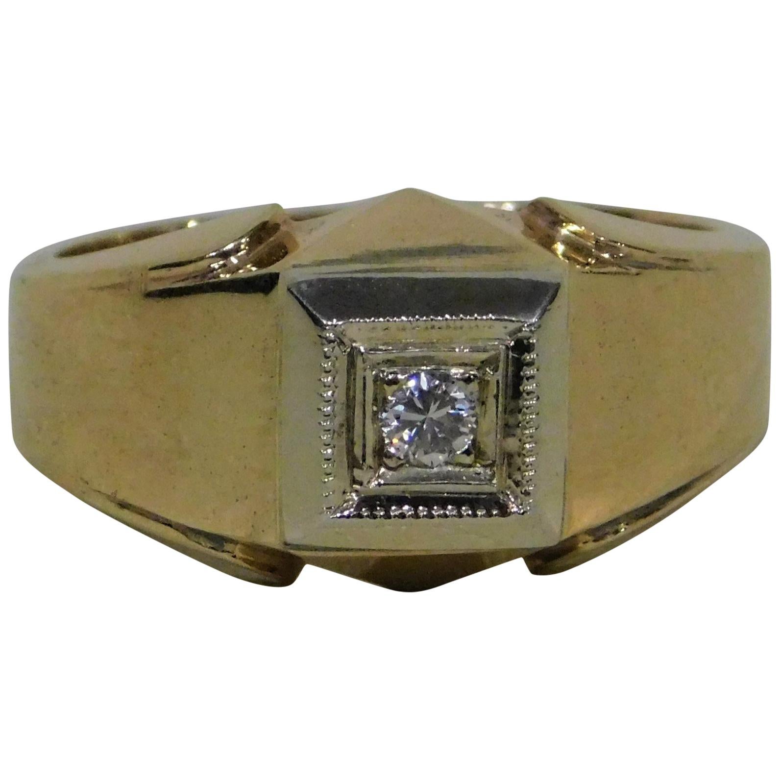Bague en or jaune 14 carats à diamant taillé pour homme et à tête carrée en vente