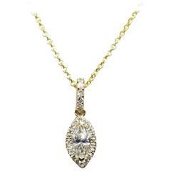 Pendentif en or jaune 14 carats avec marquise et halo de diamants Poids total de 0,55 carat