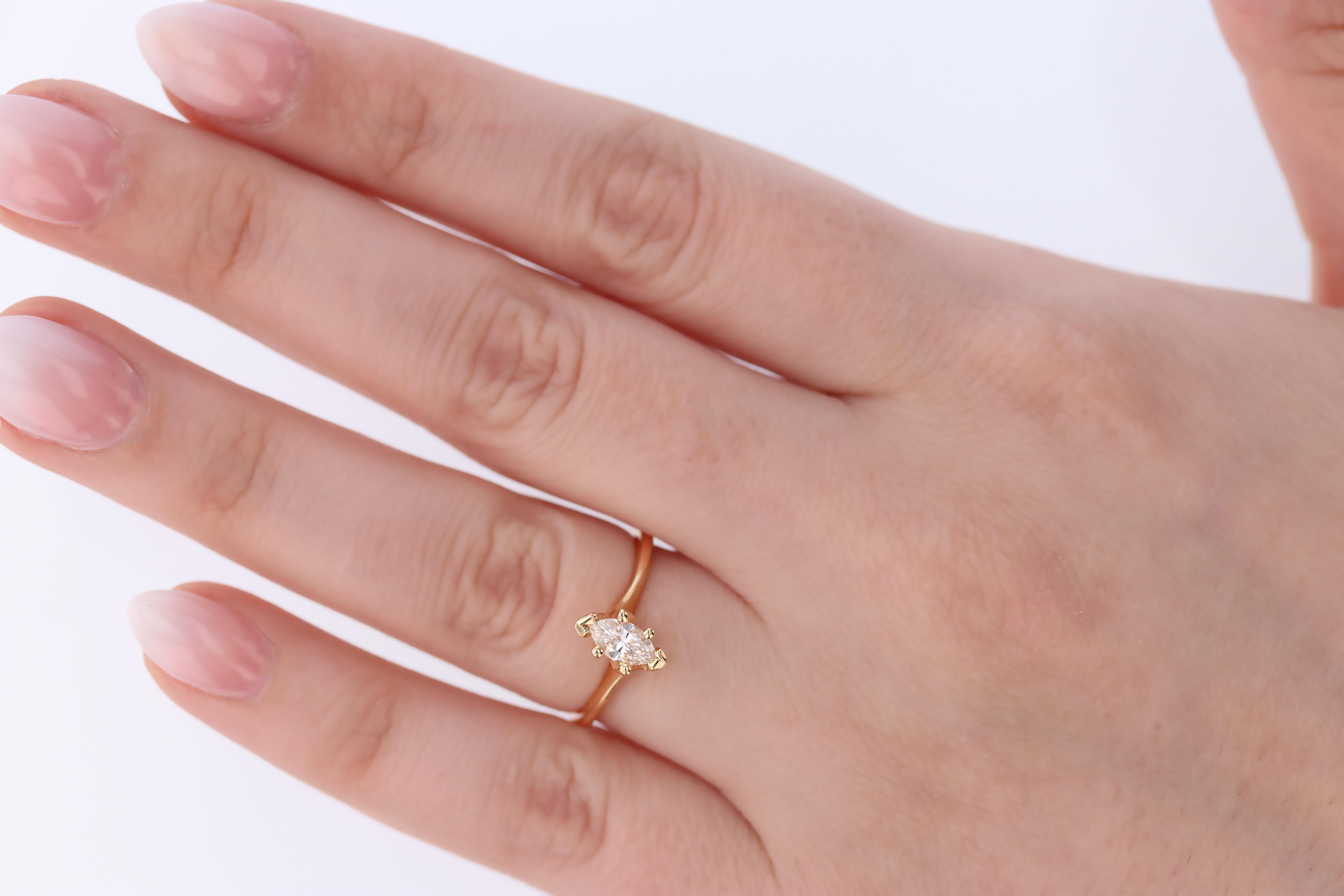 Taille Marquise Bague de fiançailles solitaire en or jaune 14 carats avec diamants en forme de marquise en vente