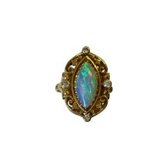 14 Karat Gelbgold Opal- und Diamantring im Vintage-Design in Marquise-Form