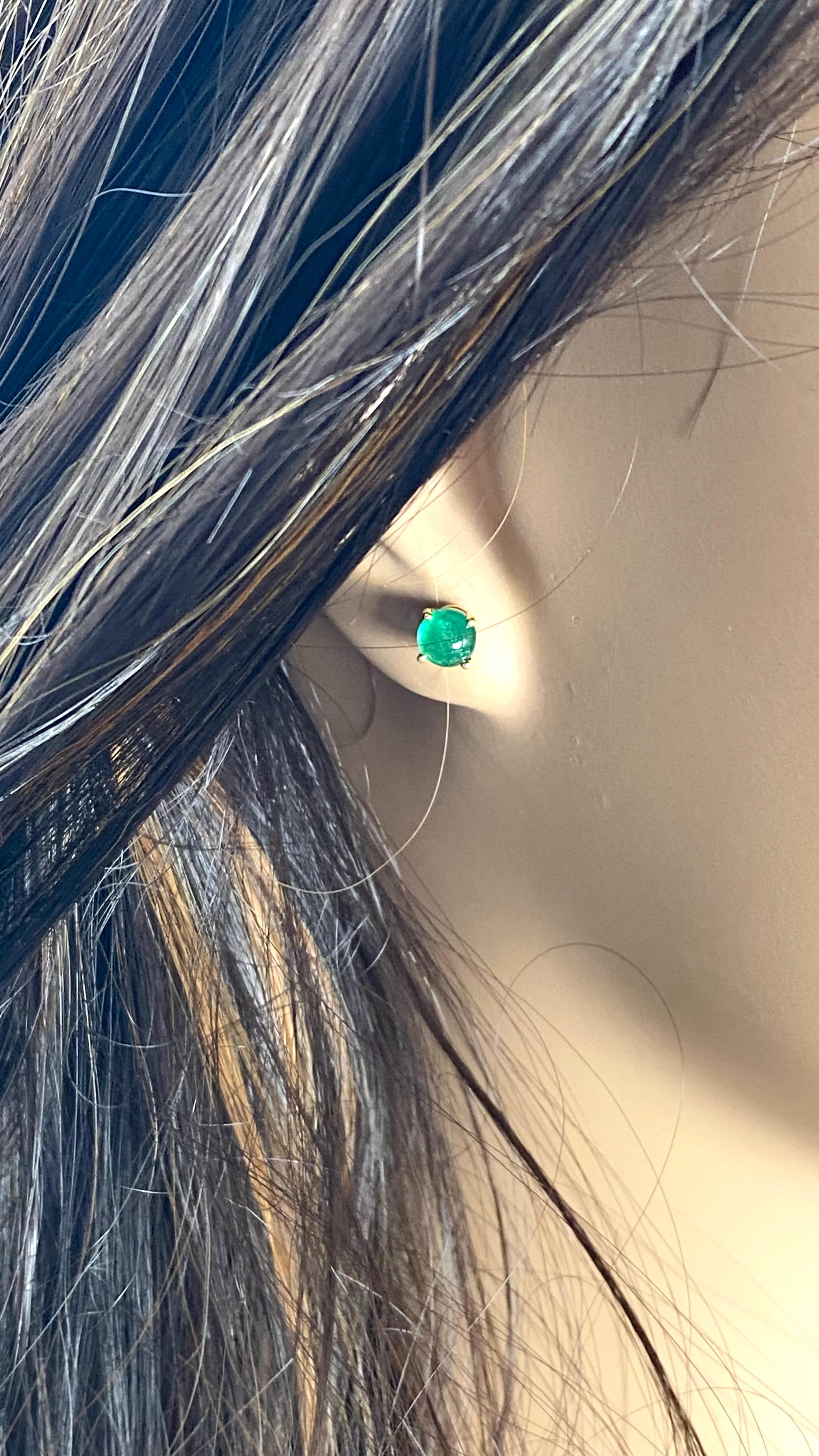Orecchini in oro giallo 14 carati con coppia di smeraldi rotondi cabochon da 0,76 carati in vendita 4