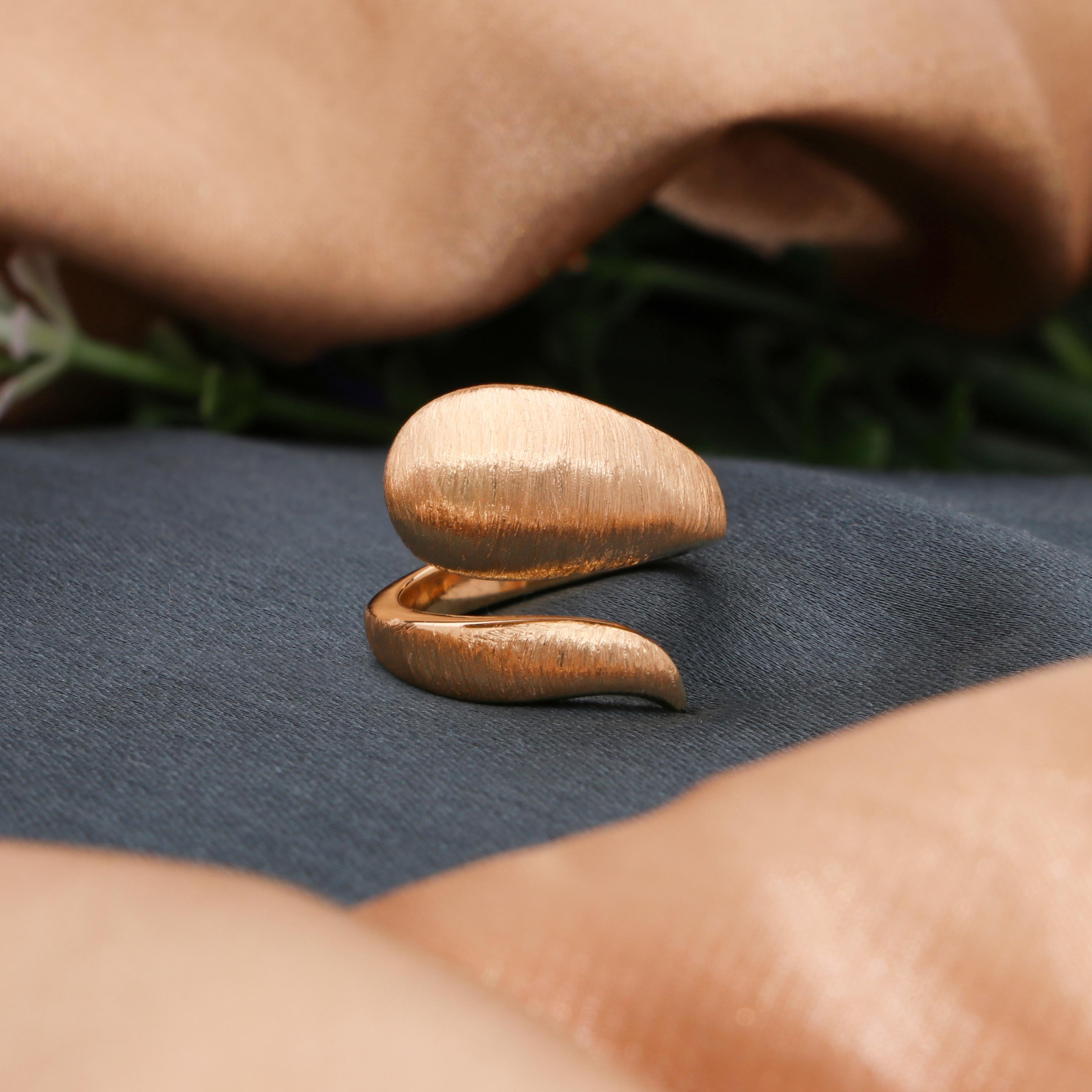 En vente :  14 Karat Yellow Gold Matte Finish Statement Wrap Ring Handmade Fine Jewelry (or jaune 14 carats, finition mate, anneau enveloppant fait à la main) 3