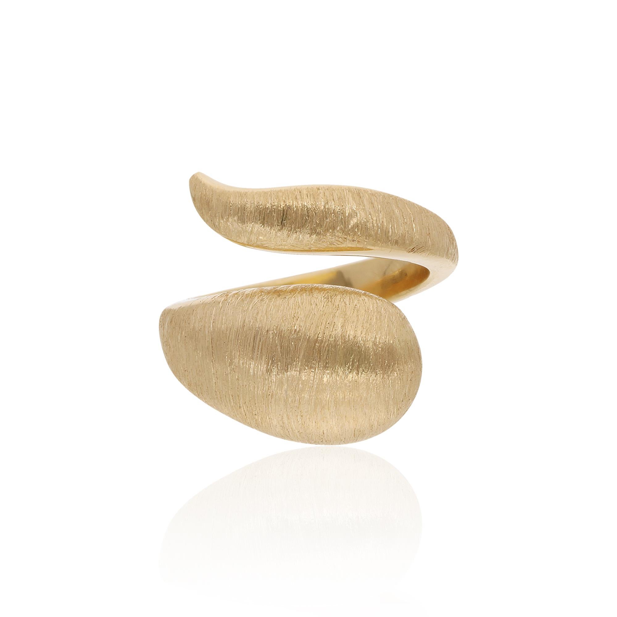 14 Karat Yellow Gold Matte Finish Statement Wrap Ring Handmade Fine Jewelry (or jaune 14 carats, finition mate, anneau enveloppant fait à la main)