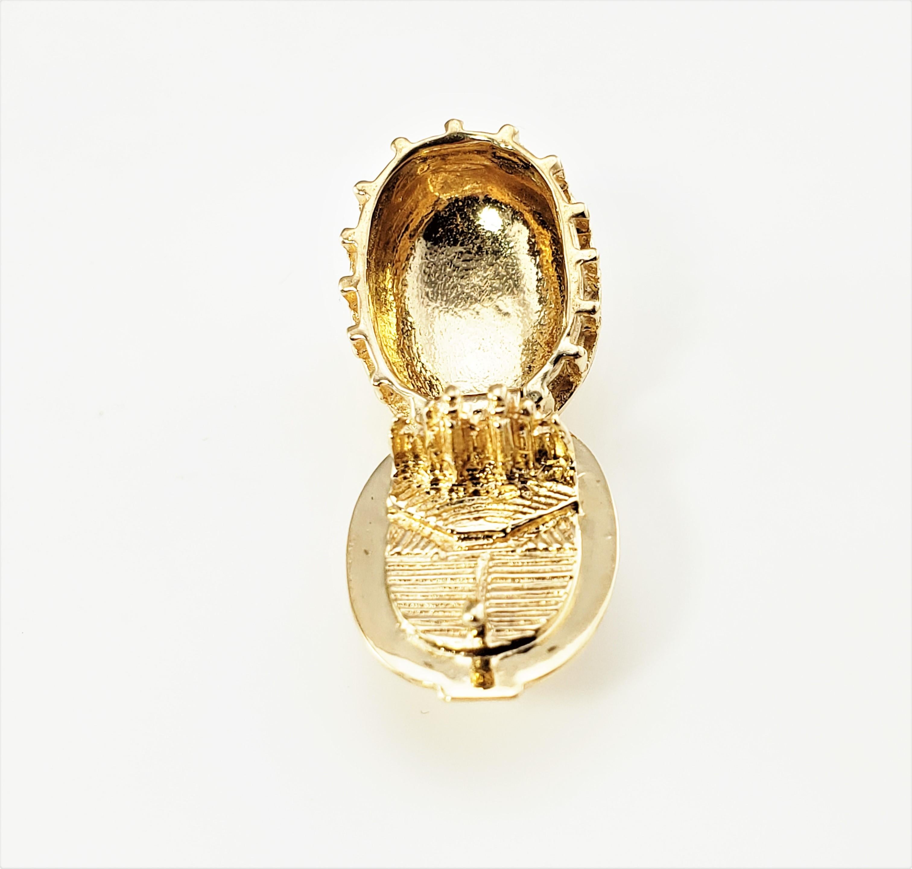 14 Karat Yellow Gold Mormon Tabernacle Mechanical Charm-

The Salt Lake Tabernacle was designed for large gatherings and events for The Church of Jesus Christ Latter-day Saints.

This lovely hinged charm opens to reveal the temple meticulously