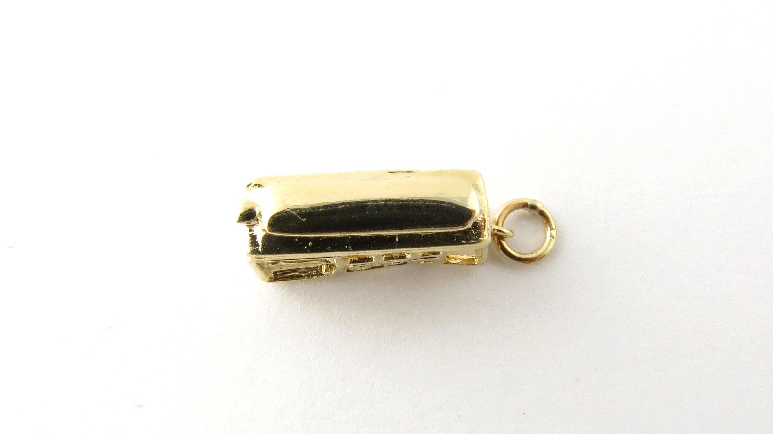 14 Karat Yellow Gold Mechanical San Francisco Cable Car Charm In Good Condition In Washington Depot, CT